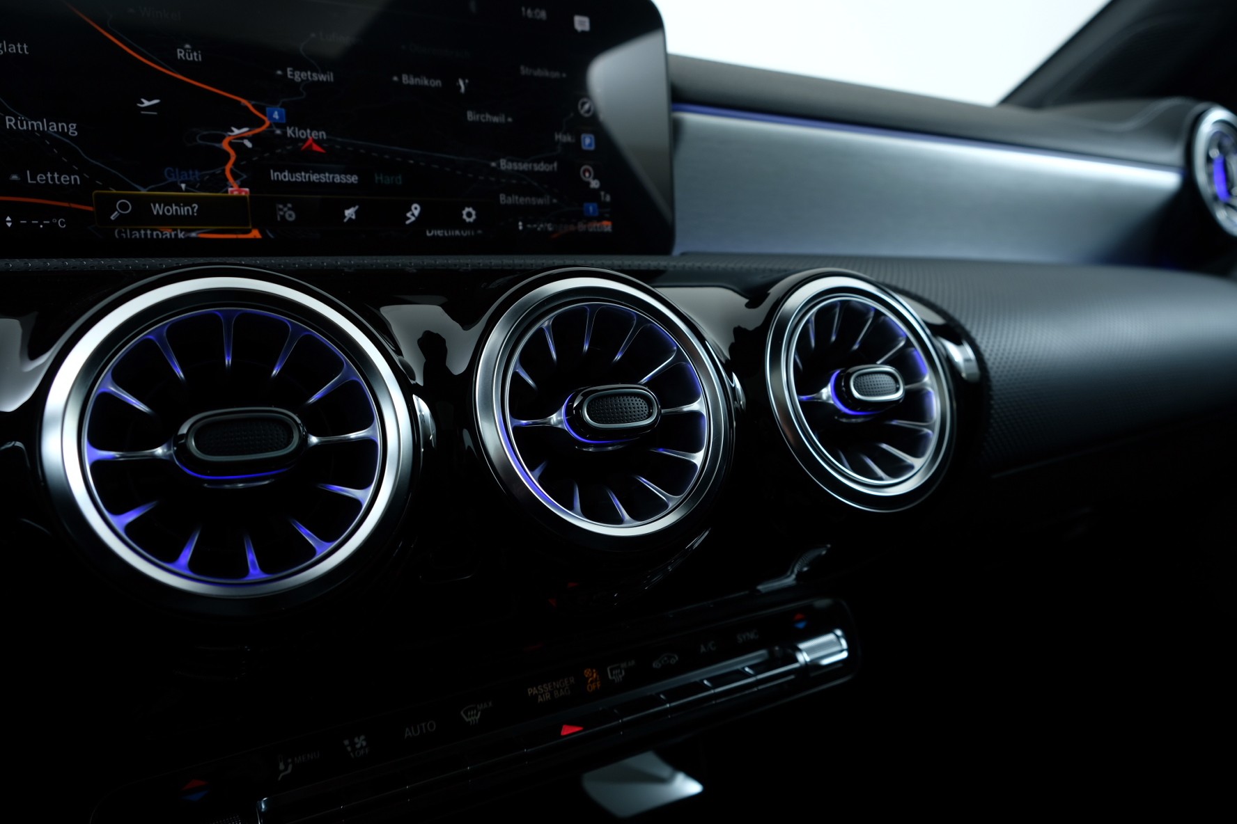 MERCEDES-BENZ CLA 250 Swiss Star AMG Line 4matic X118-image-15