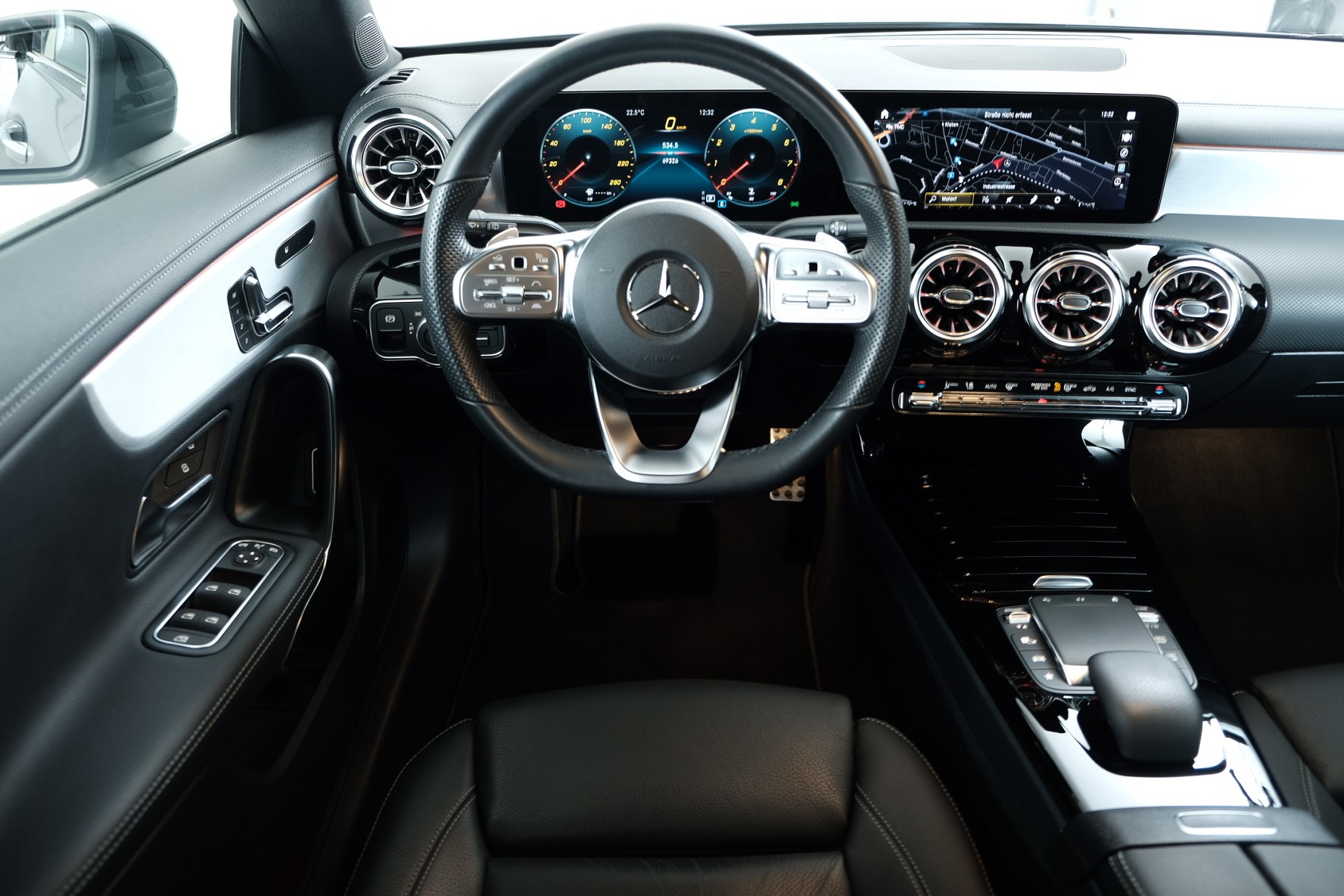 MERCEDES-BENZ CLA 250 Swiss Star AMG Line 4matic X118-image-6
