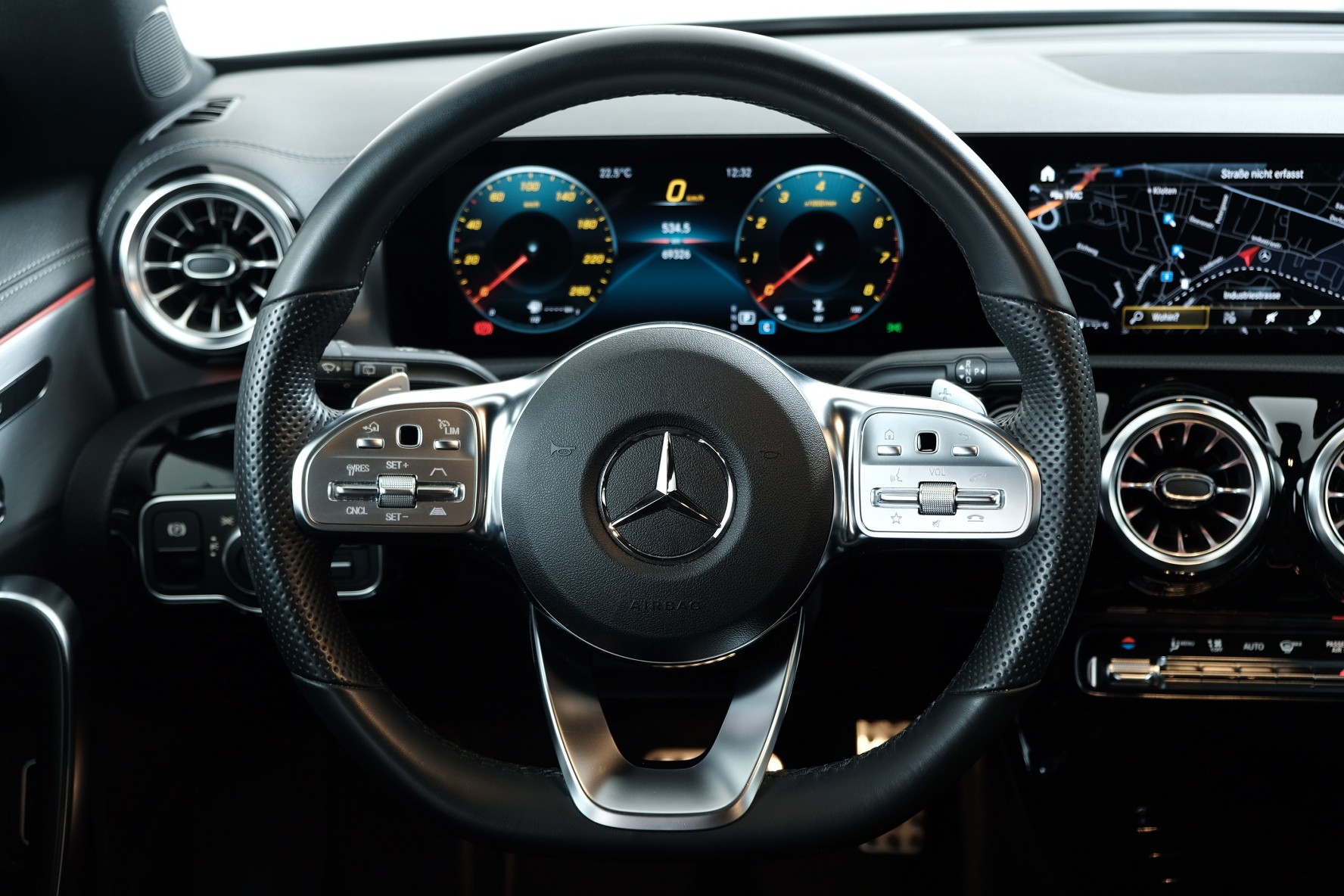 MERCEDES-BENZ CLA 250 Swiss Star AMG Line 4matic X118-image-7