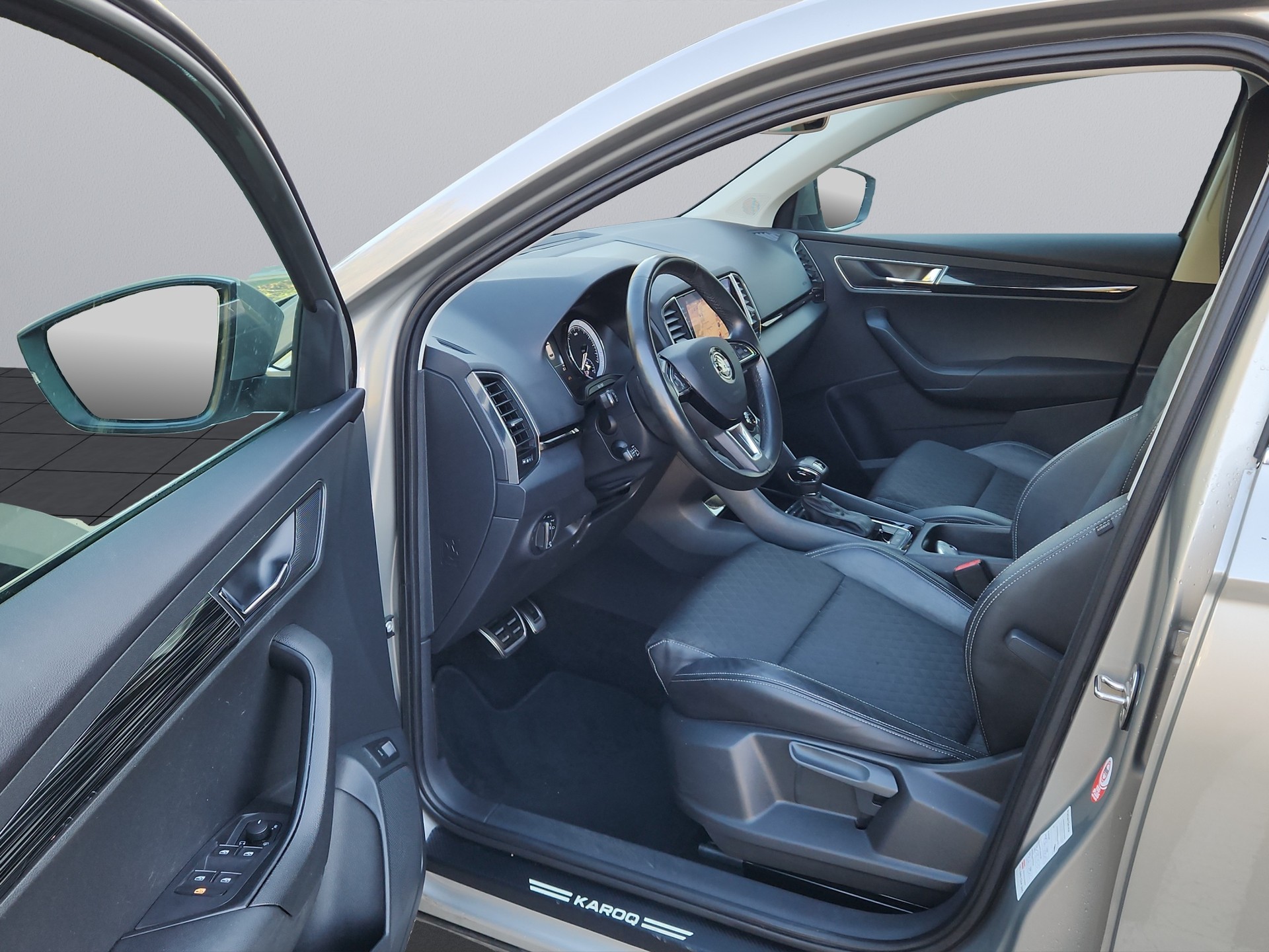 SKODA Karoq 1.5 TSI ACT SportLine DSG-image-18