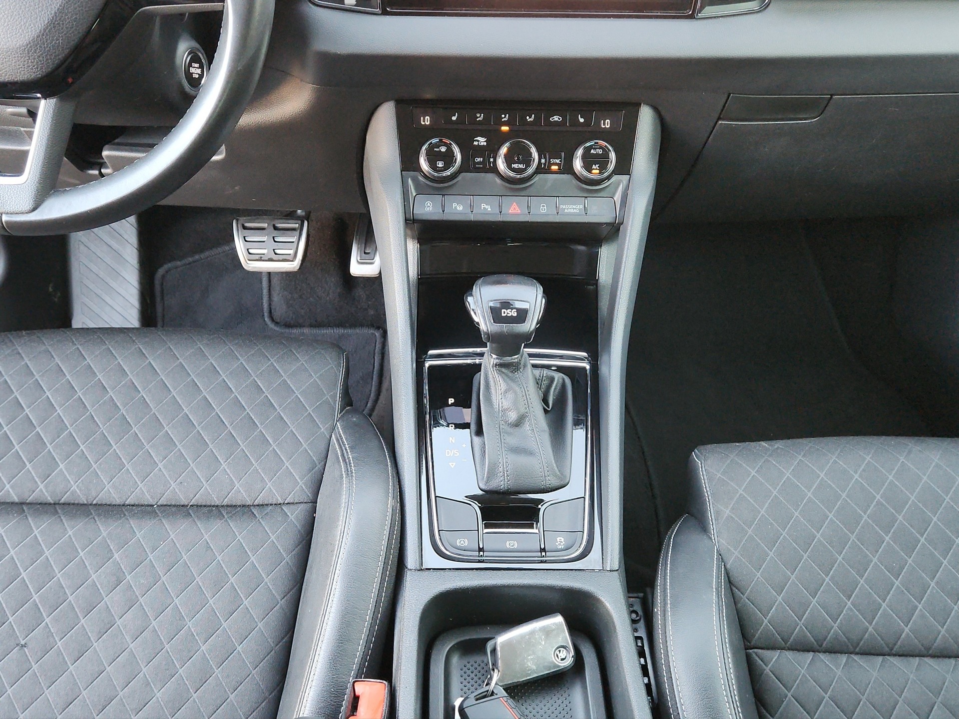 SKODA Karoq 1.5 TSI ACT SportLine DSG-image-13