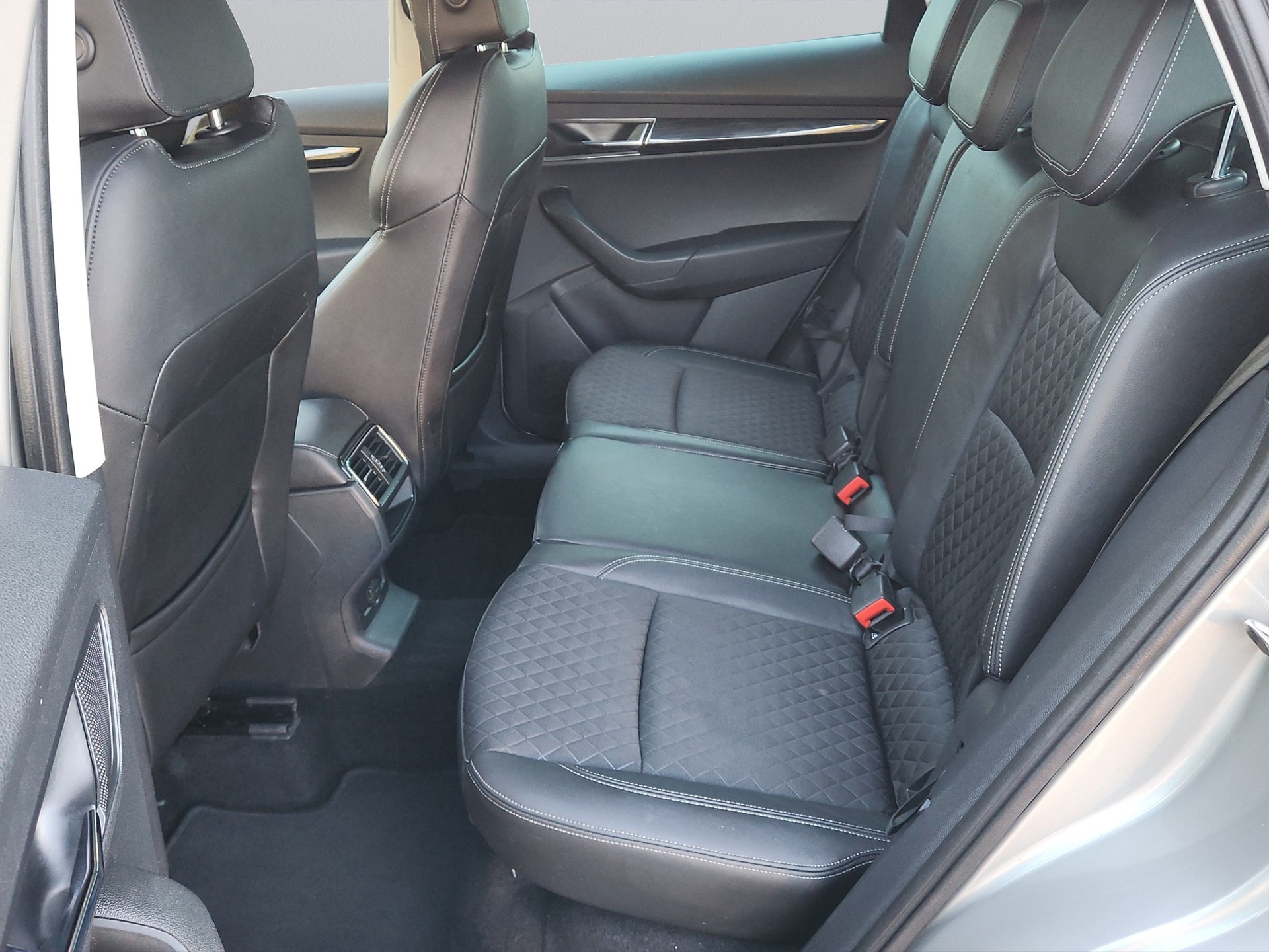 SKODA Karoq 1.5 TSI ACT SportLine DSG-image-14