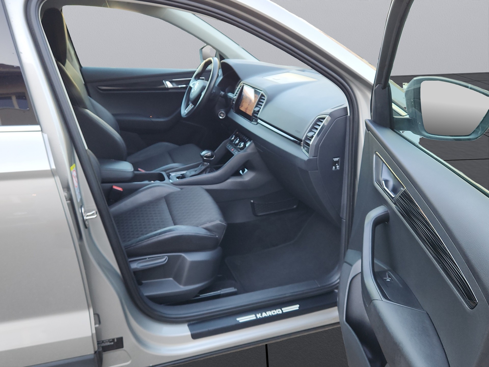 SKODA Karoq 1.5 TSI ACT SportLine DSG-image-17