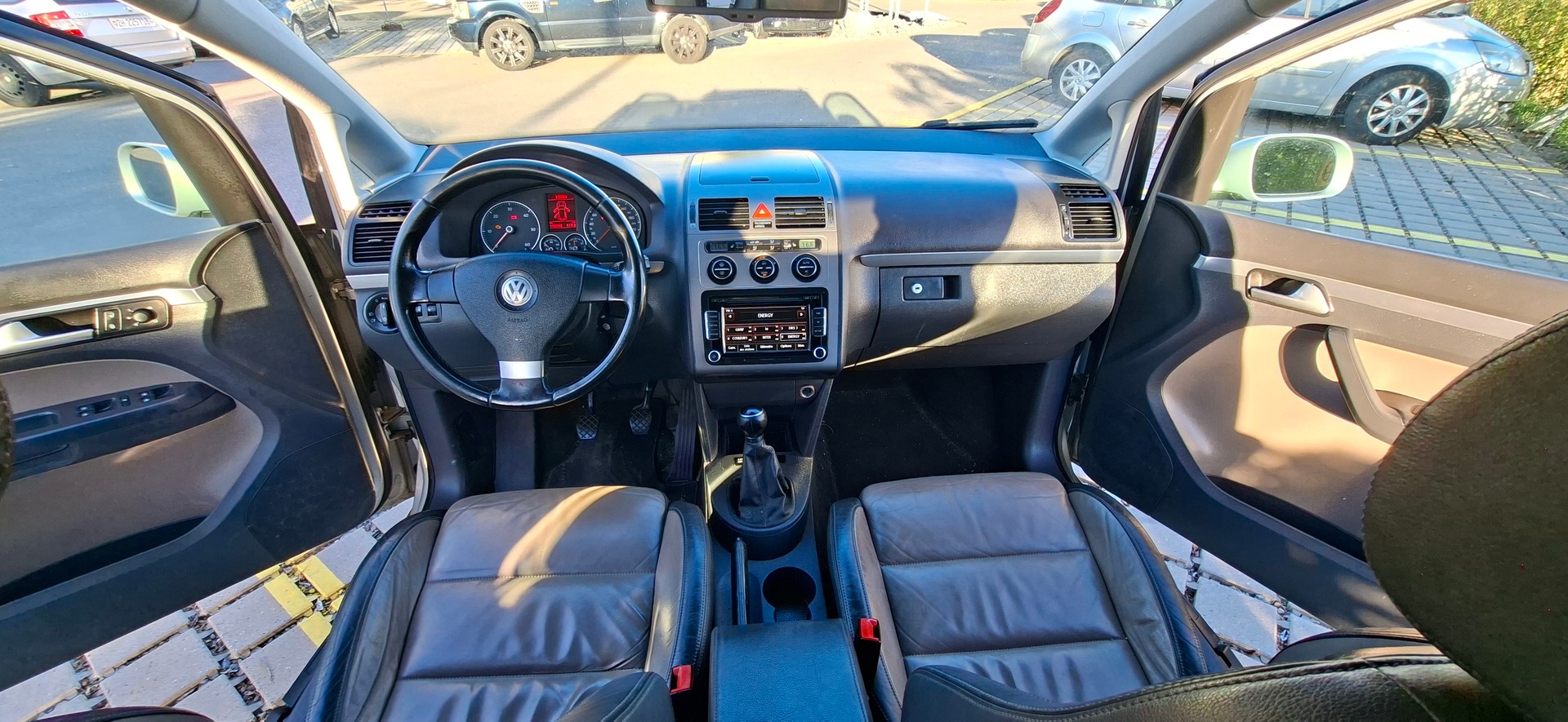 VW Touran 1.9 TDI BlueMotion Conceptline-image-10