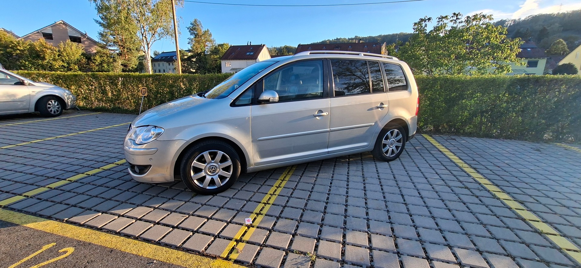 VW Touran 1.9 TDI BlueMotion Conceptline-image-9