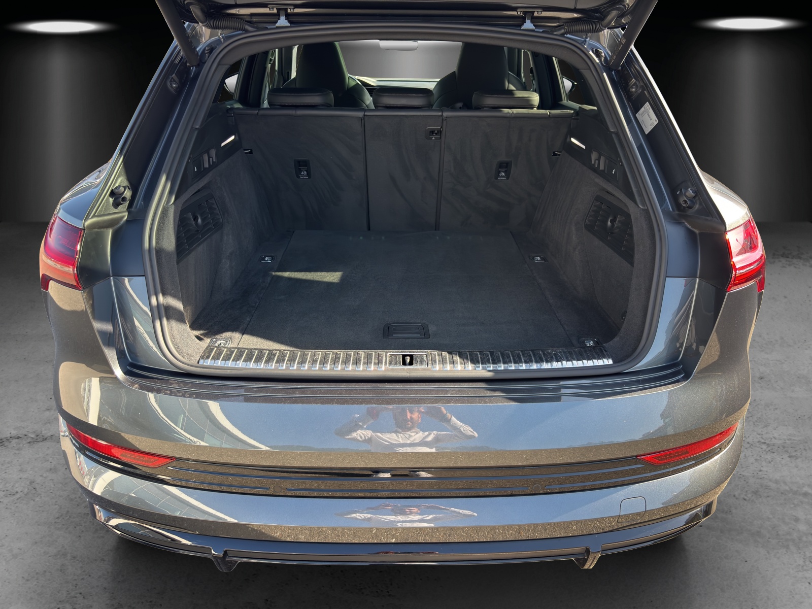 AUDI e-tron S quattro-image-6