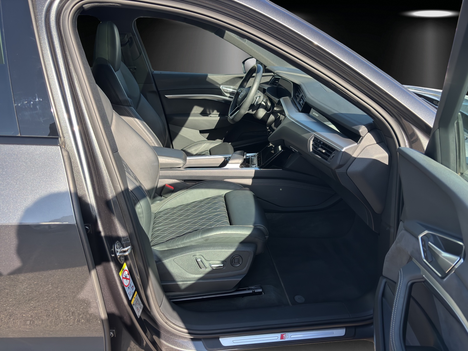 AUDI e-tron S quattro-image-8