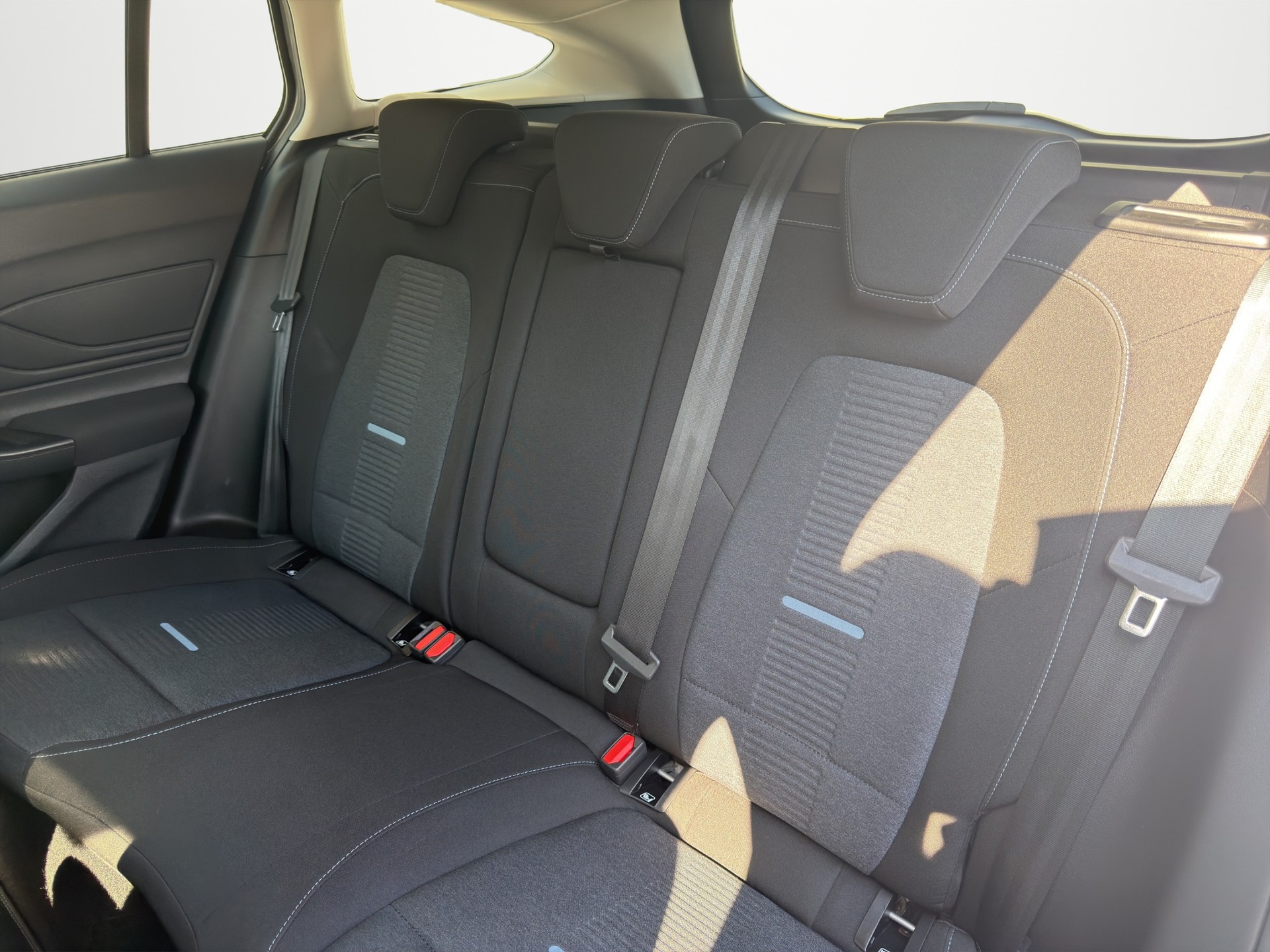 FORD Focus Station Wagon 1.0i EcoB Hybrid 155 Active X-image-7