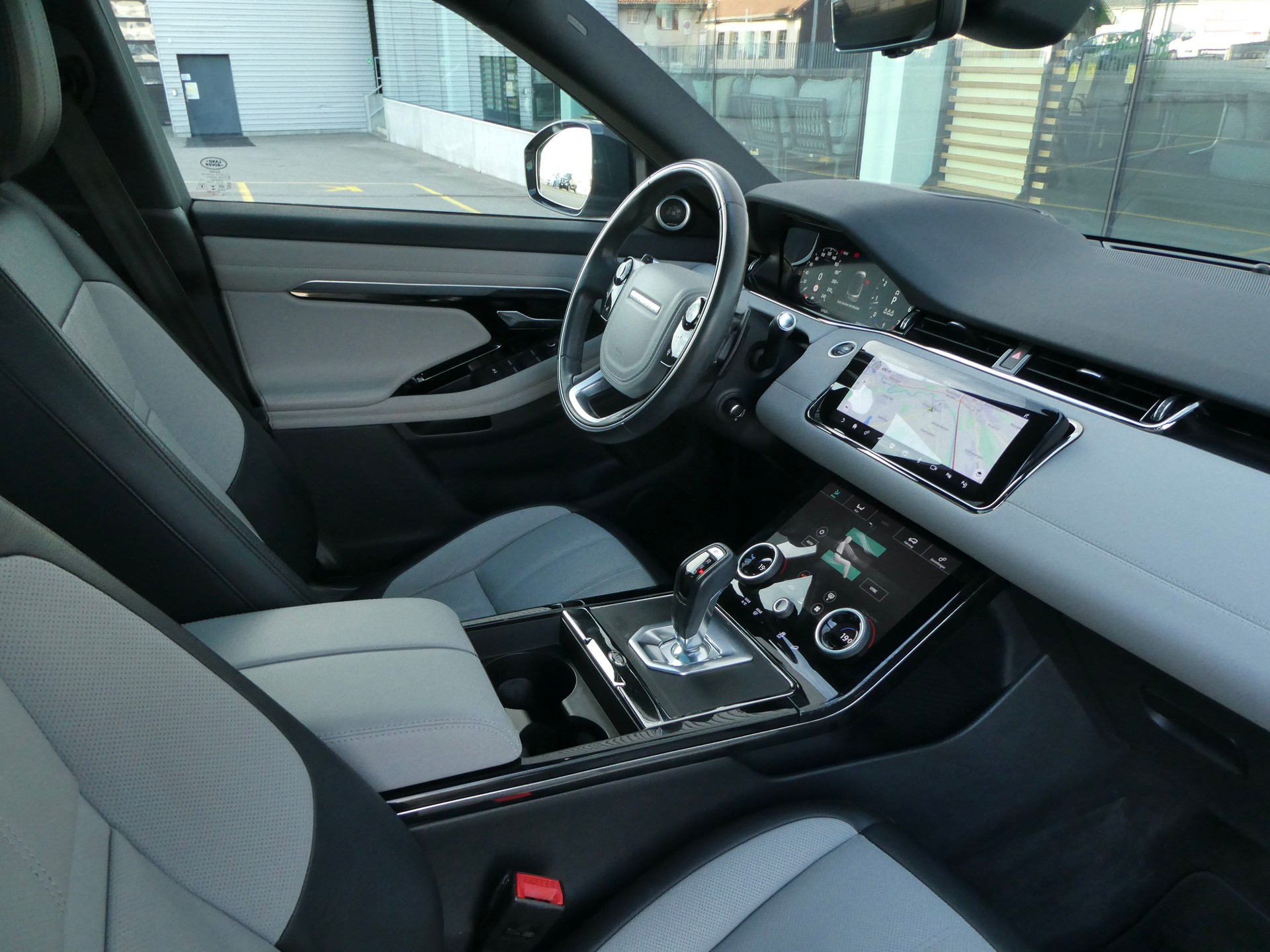 LAND ROVER Range Rover Evoque R-Dyn First Edi P 250 HSE AT9-image-11