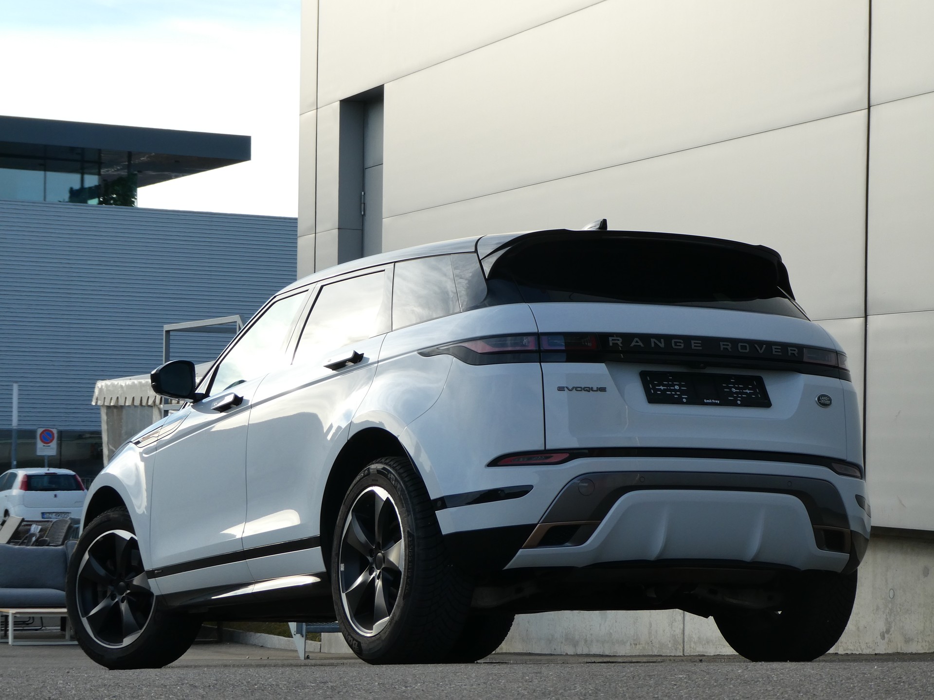LAND ROVER Range Rover Evoque R-Dyn First Edi P 250 HSE AT9-image-4