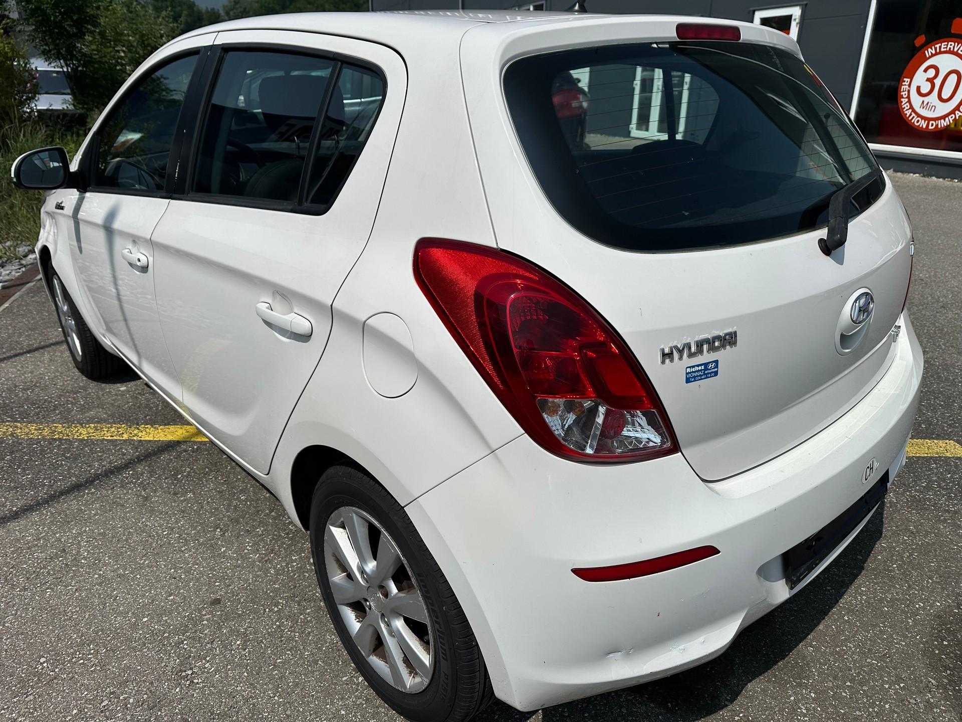 HYUNDAI i20 1.4 Premium-image-3