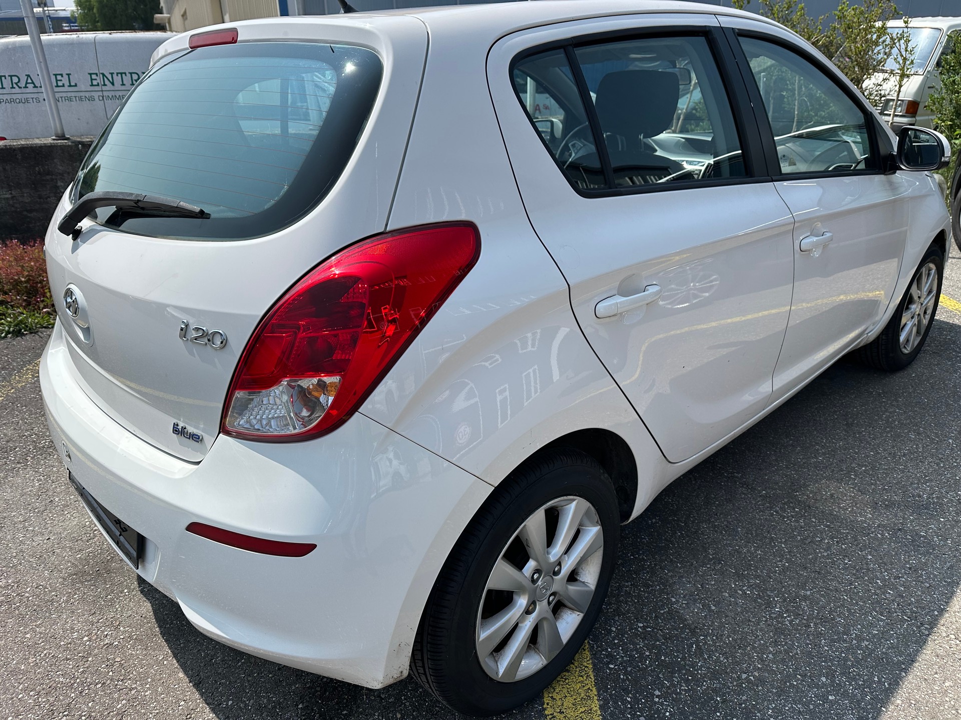 HYUNDAI i20 1.4 Premium-image-2