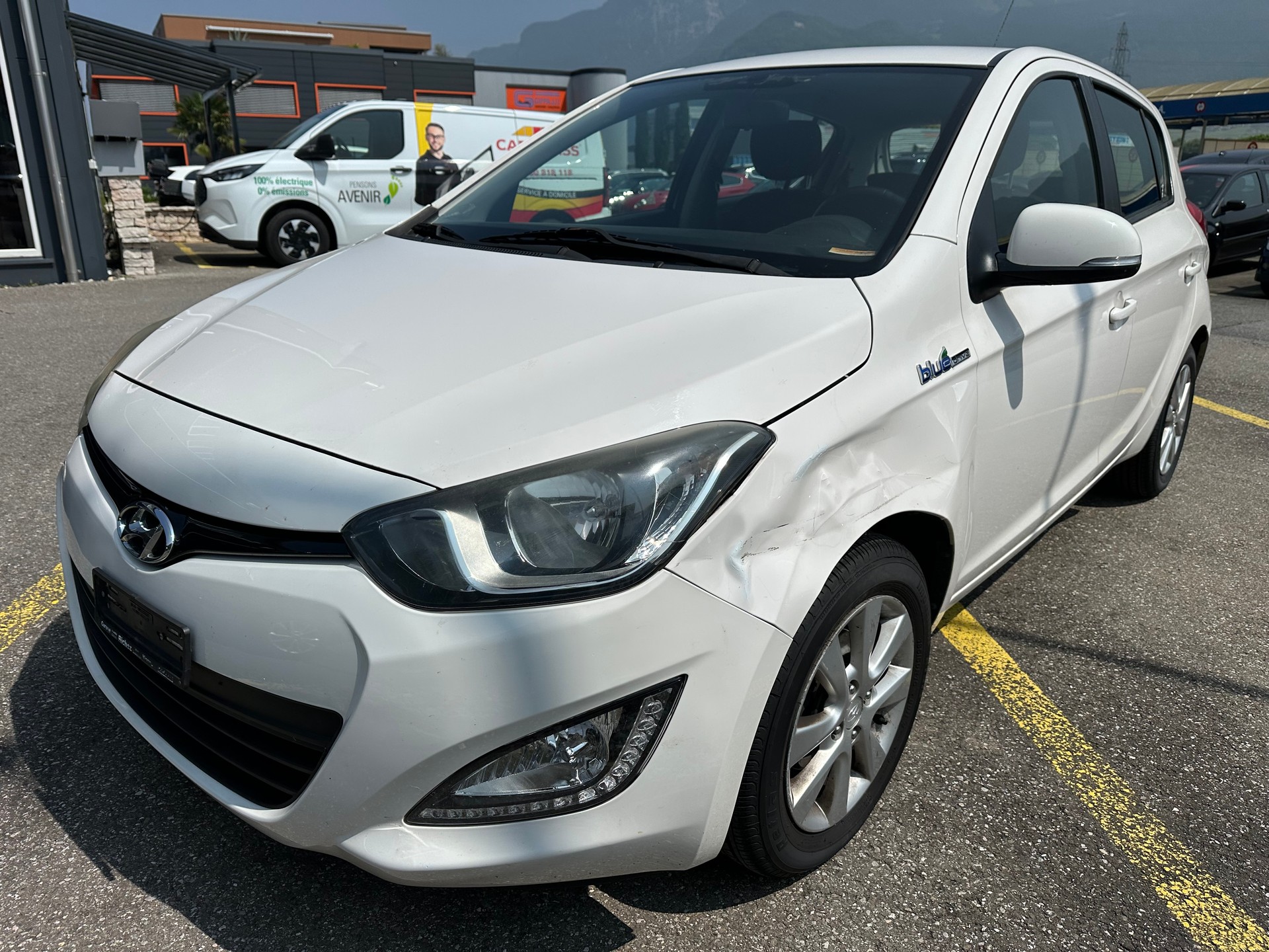 HYUNDAI i20 1.4 Premium-image-1