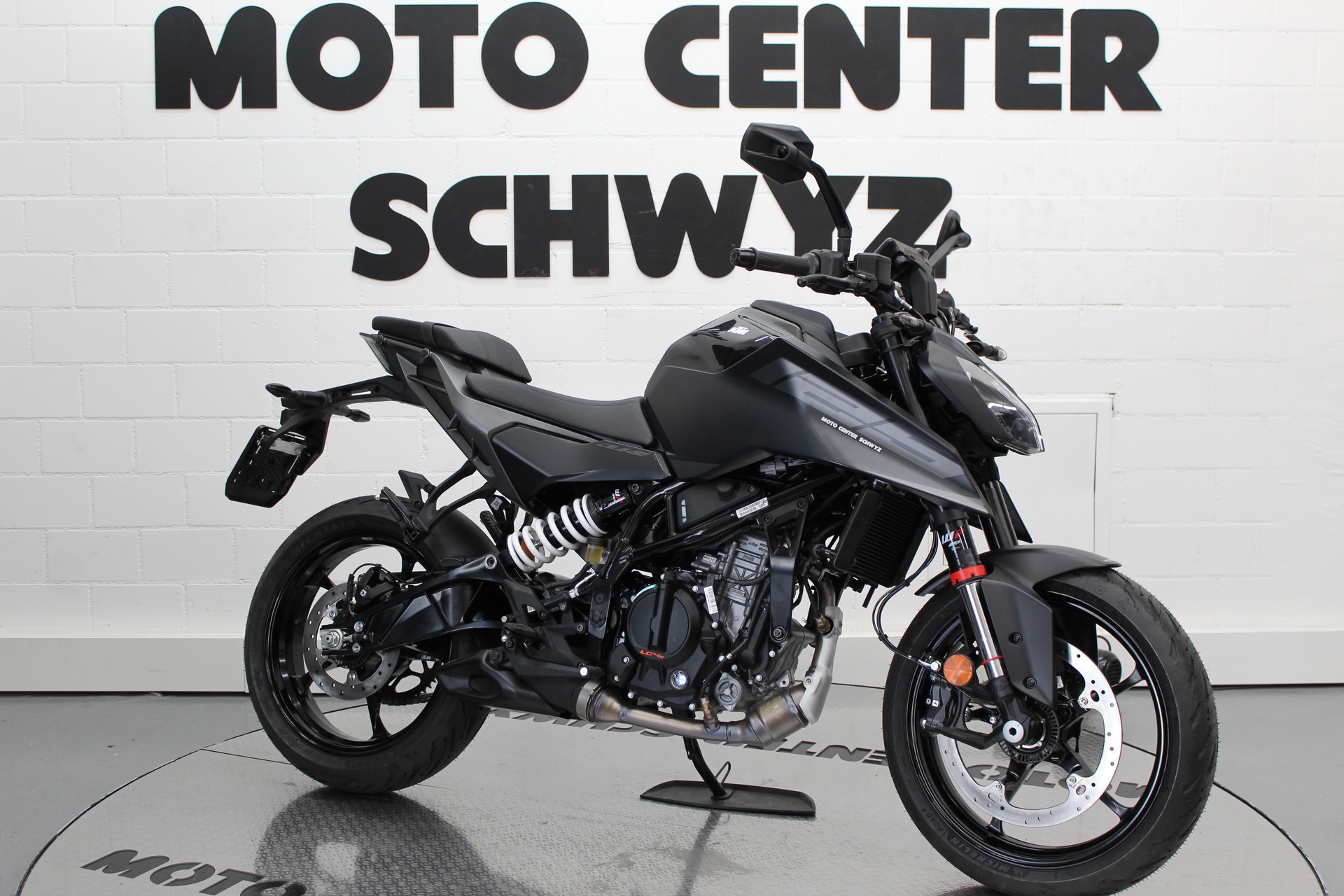 KTM 125 Duke-showroom-element-1