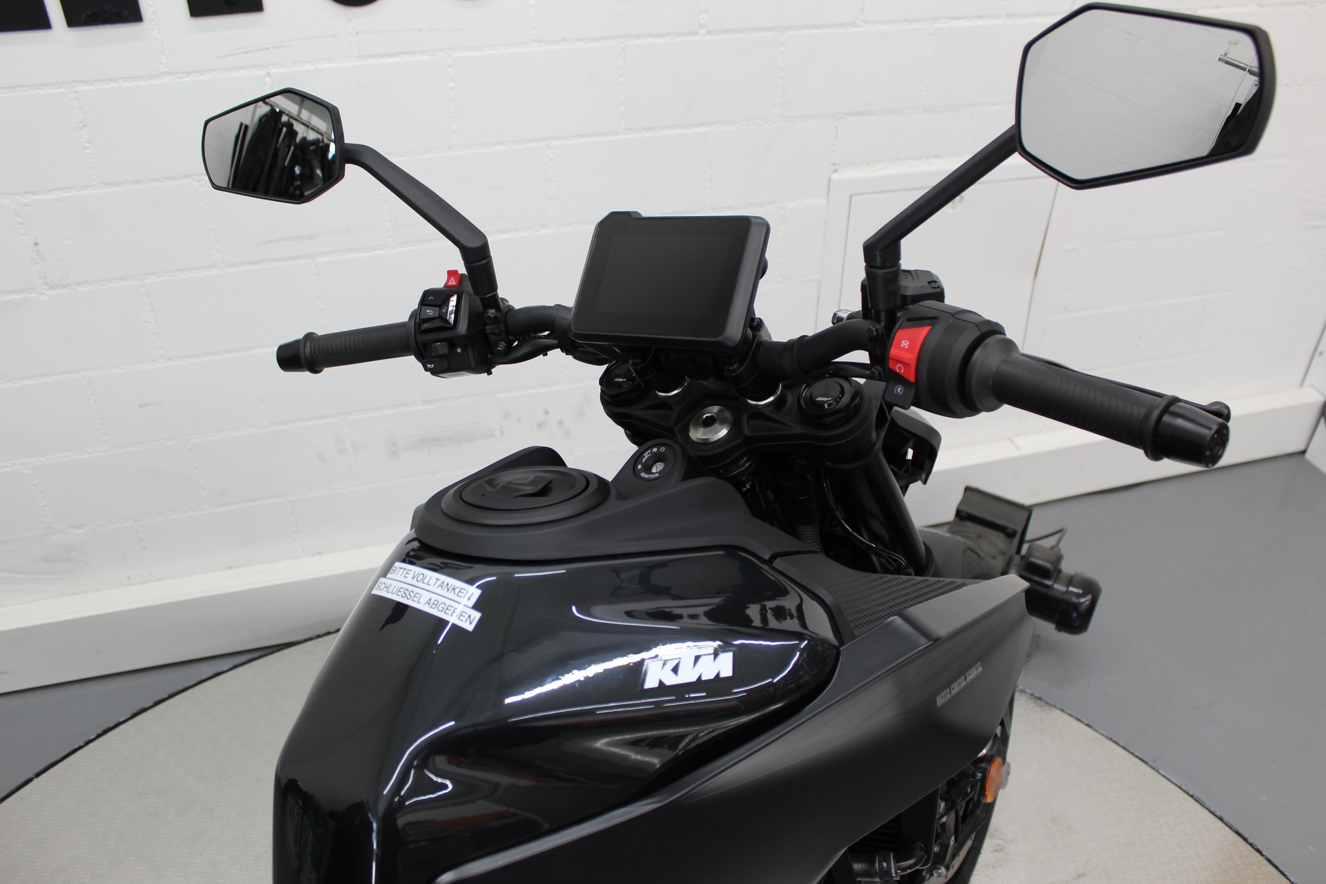 KTM 125 Duke-image-9