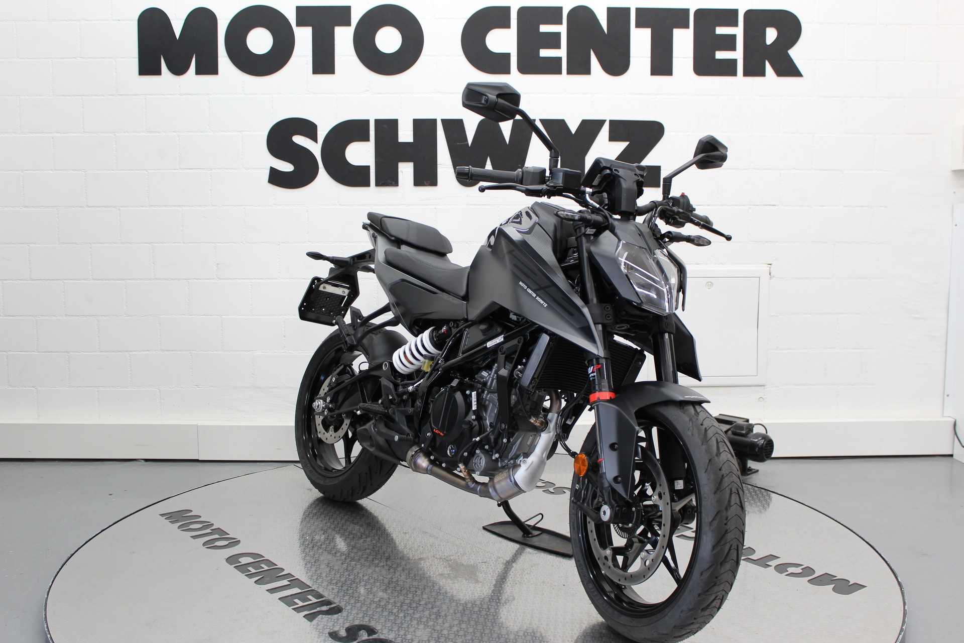 KTM 125 Duke-showroom-element-2