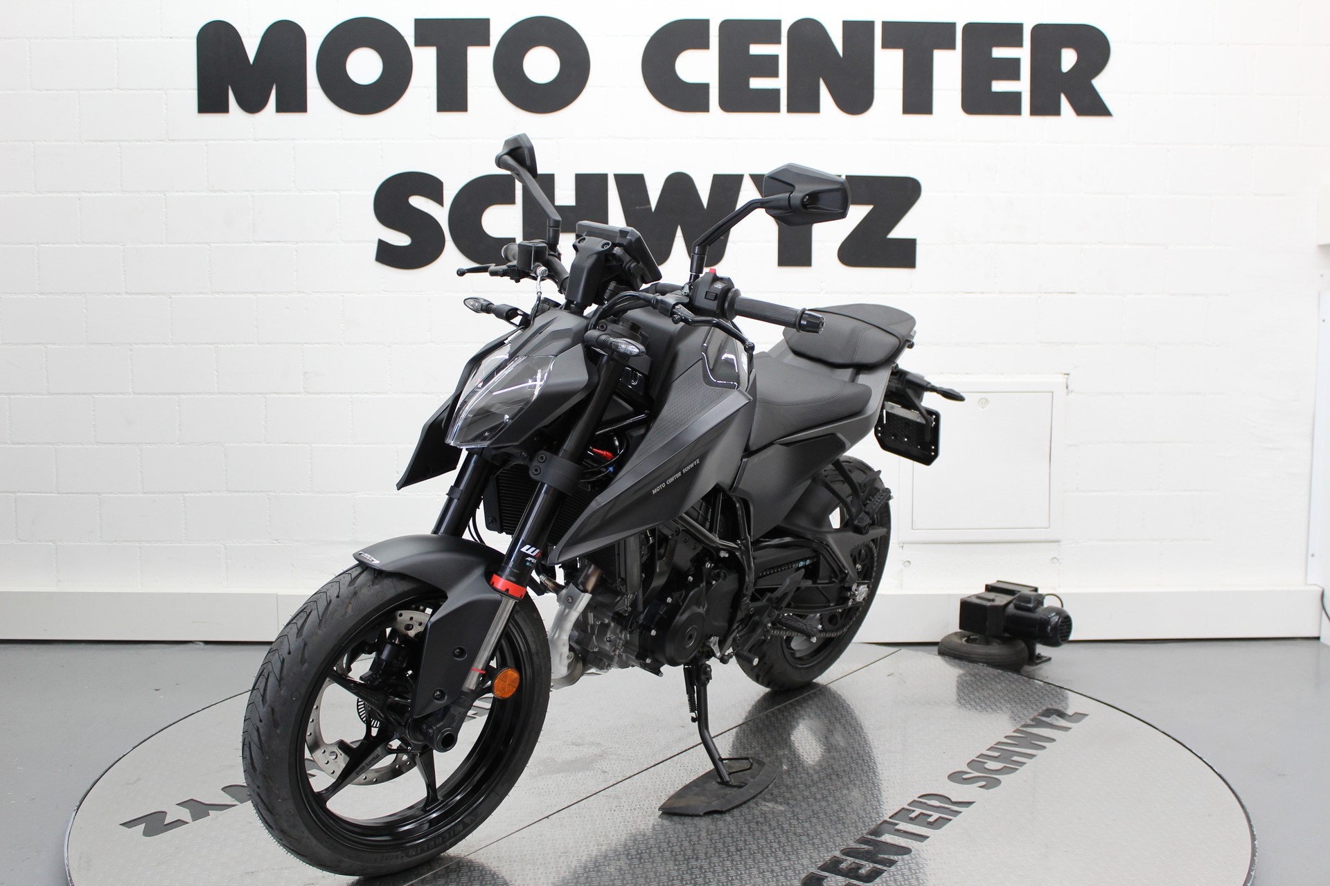 KTM 125 Duke-showroom-element-3