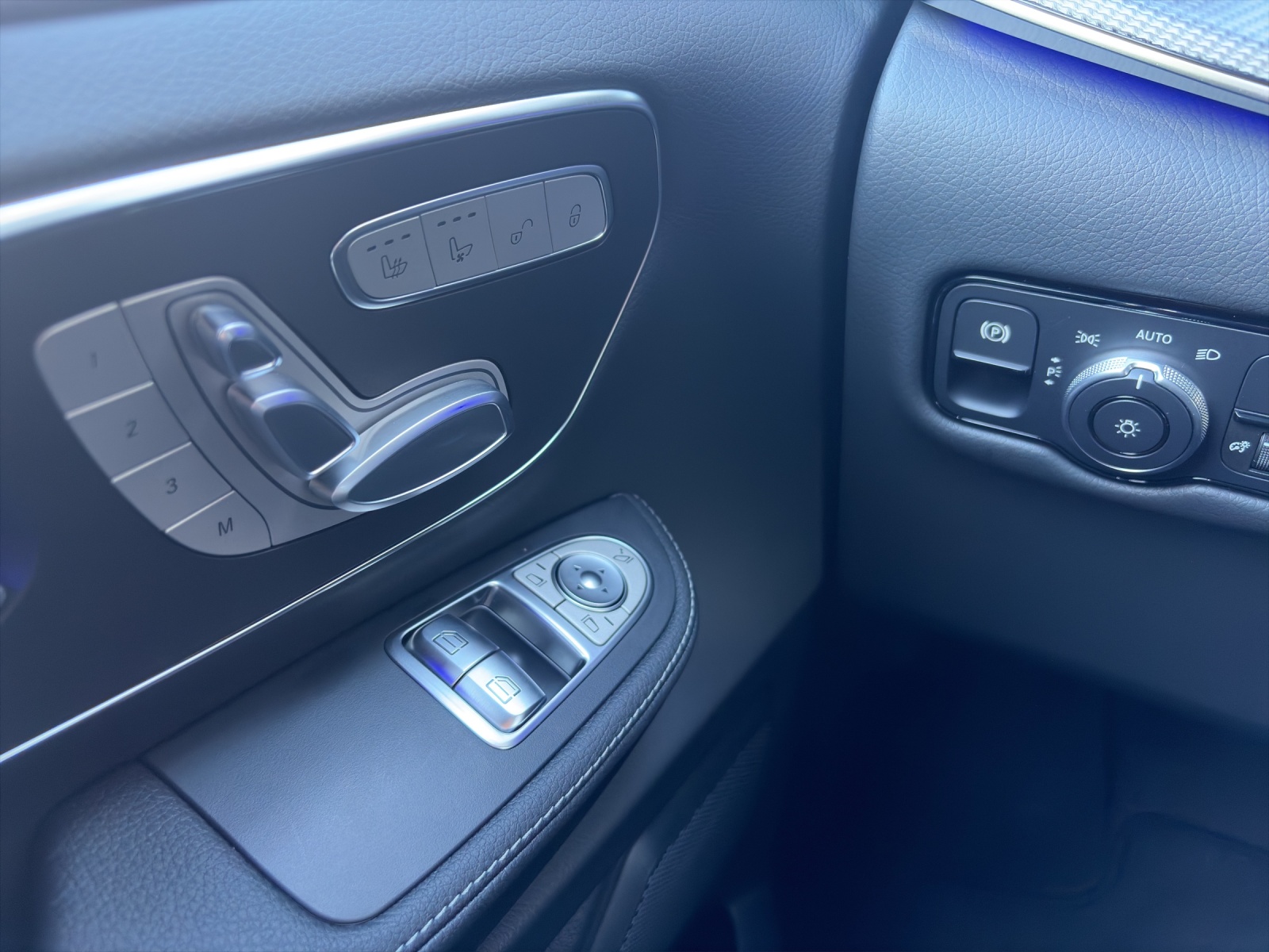 MERCEDES-BENZ V 300 d kompakt 4Matic Avantgarde 9G-Tronic-image-10
