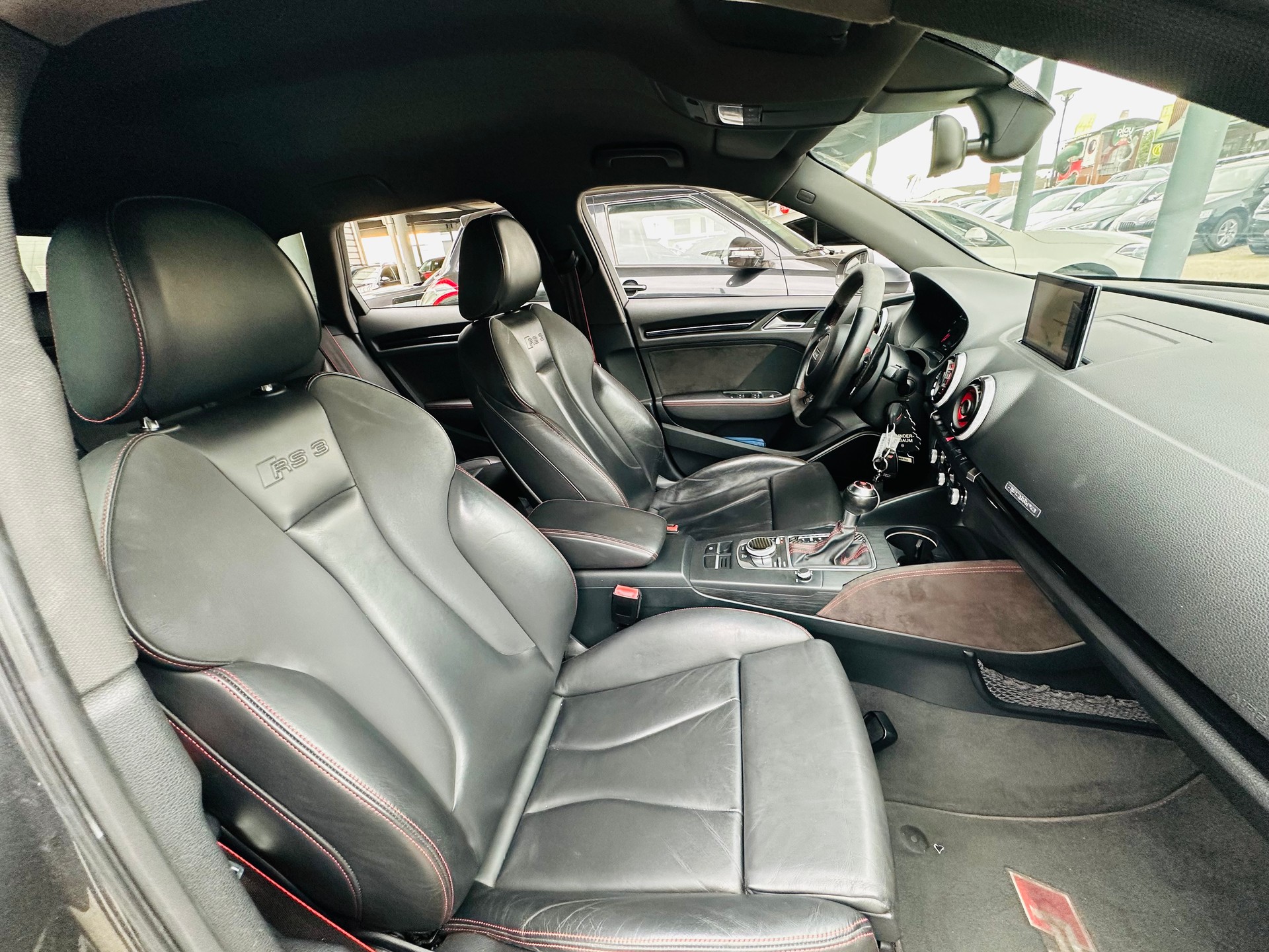 AUDI RS3 2.5 TSI quattro S-tronic-image-12