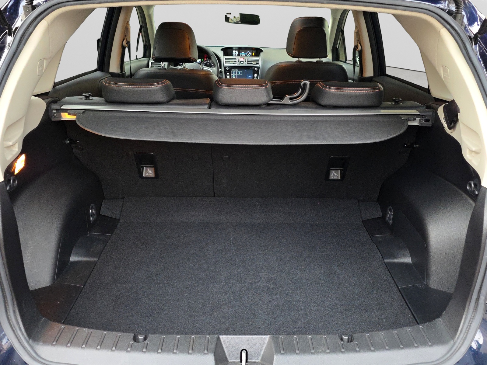 SUBARU XV 2.0i Swiss Three-image-13