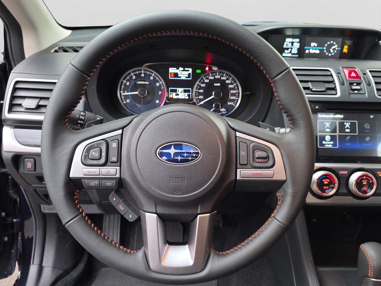 SUBARU XV 2.0i Swiss Three-image-9
