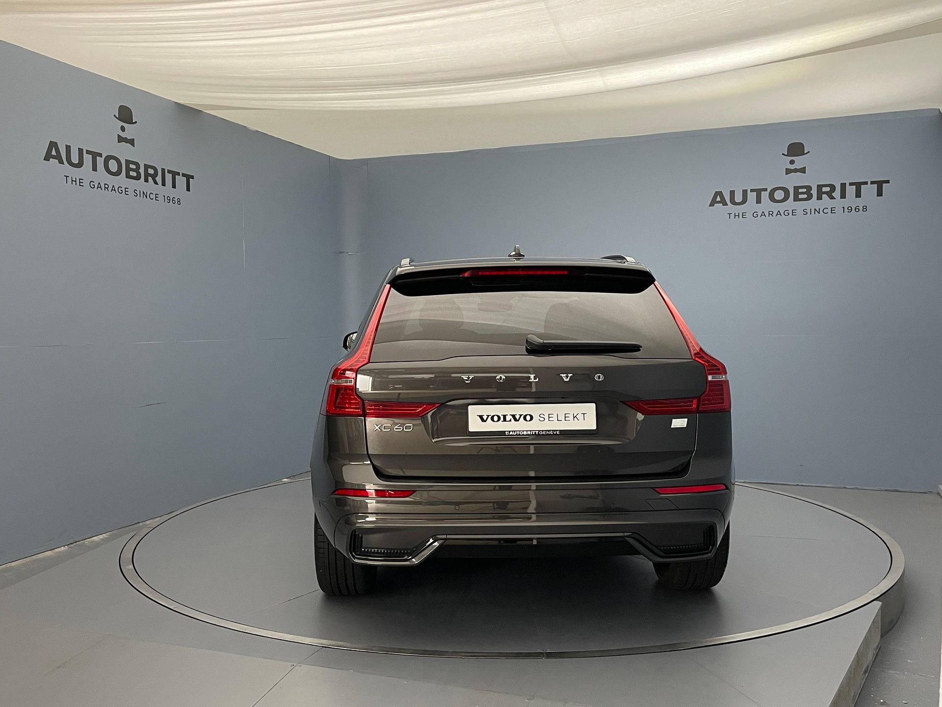 VOLVO XC60 2.0 T6 TE Ultimate Dark eAWD-showroom-element-1