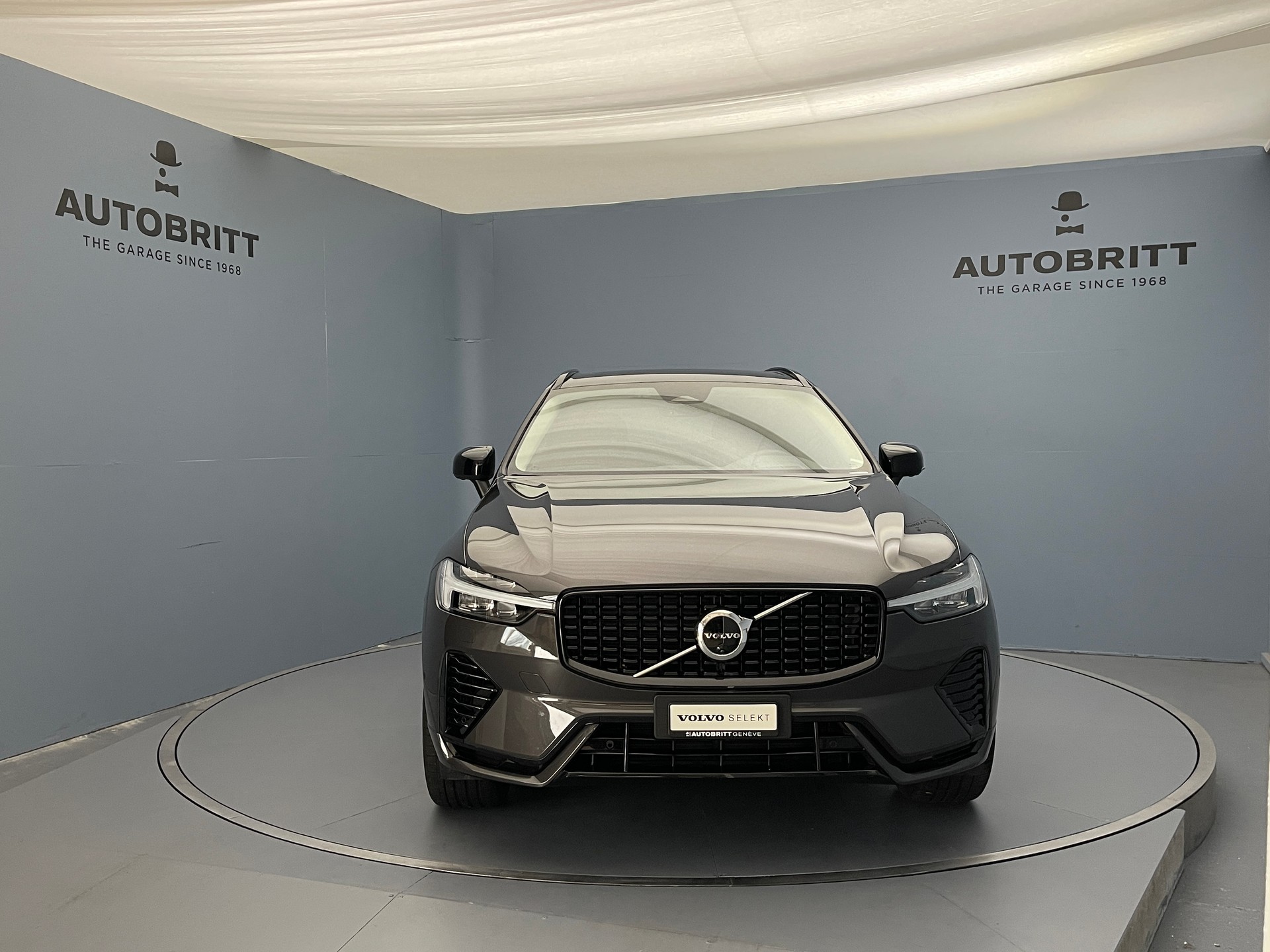 VOLVO XC60 2.0 T6 TE Ultimate Dark eAWD-showroom-element-3
