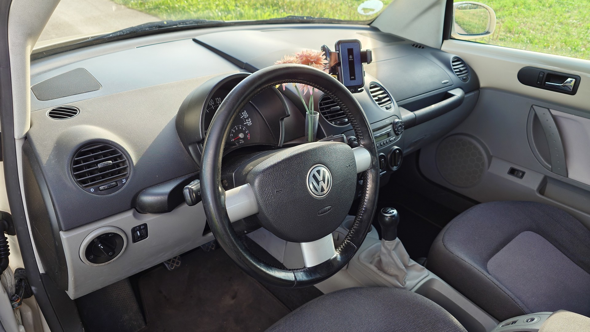 VW Beetle Cabrio 1.6-image-9