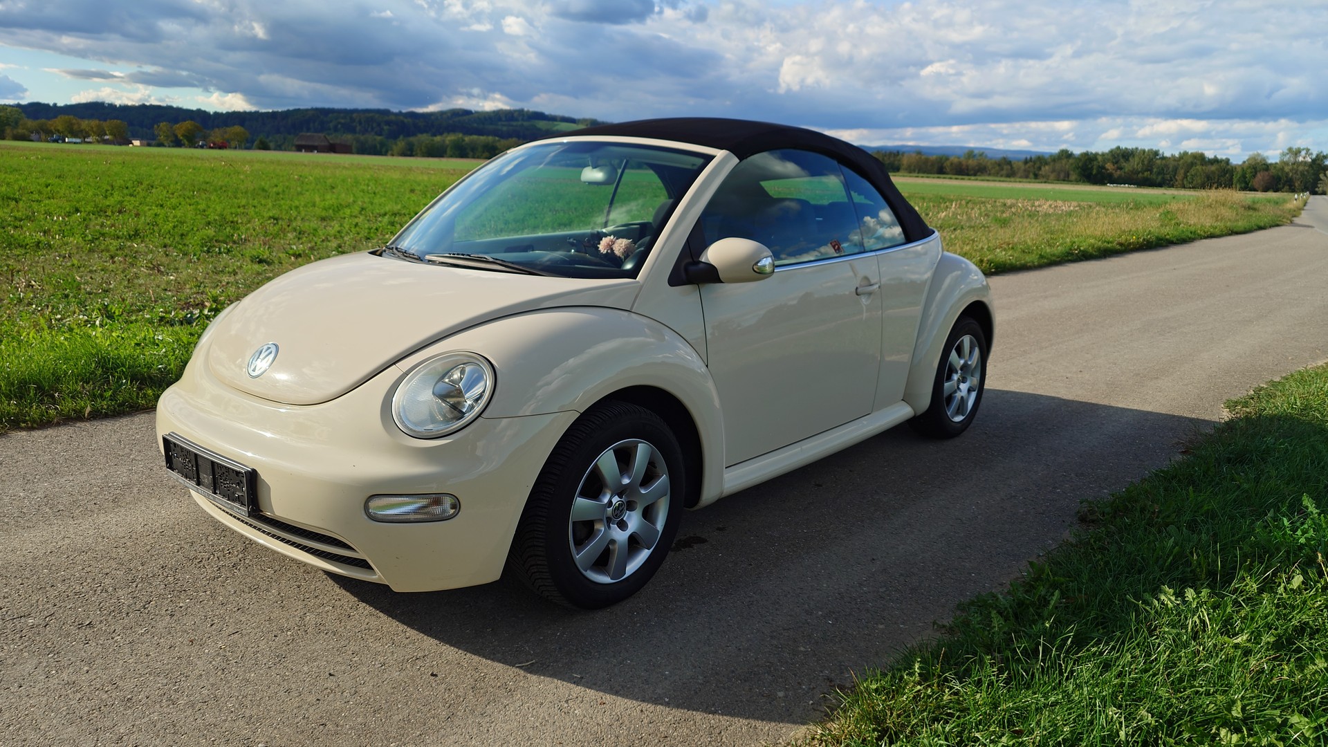 VW Beetle Cabrio 1.6-image-0
