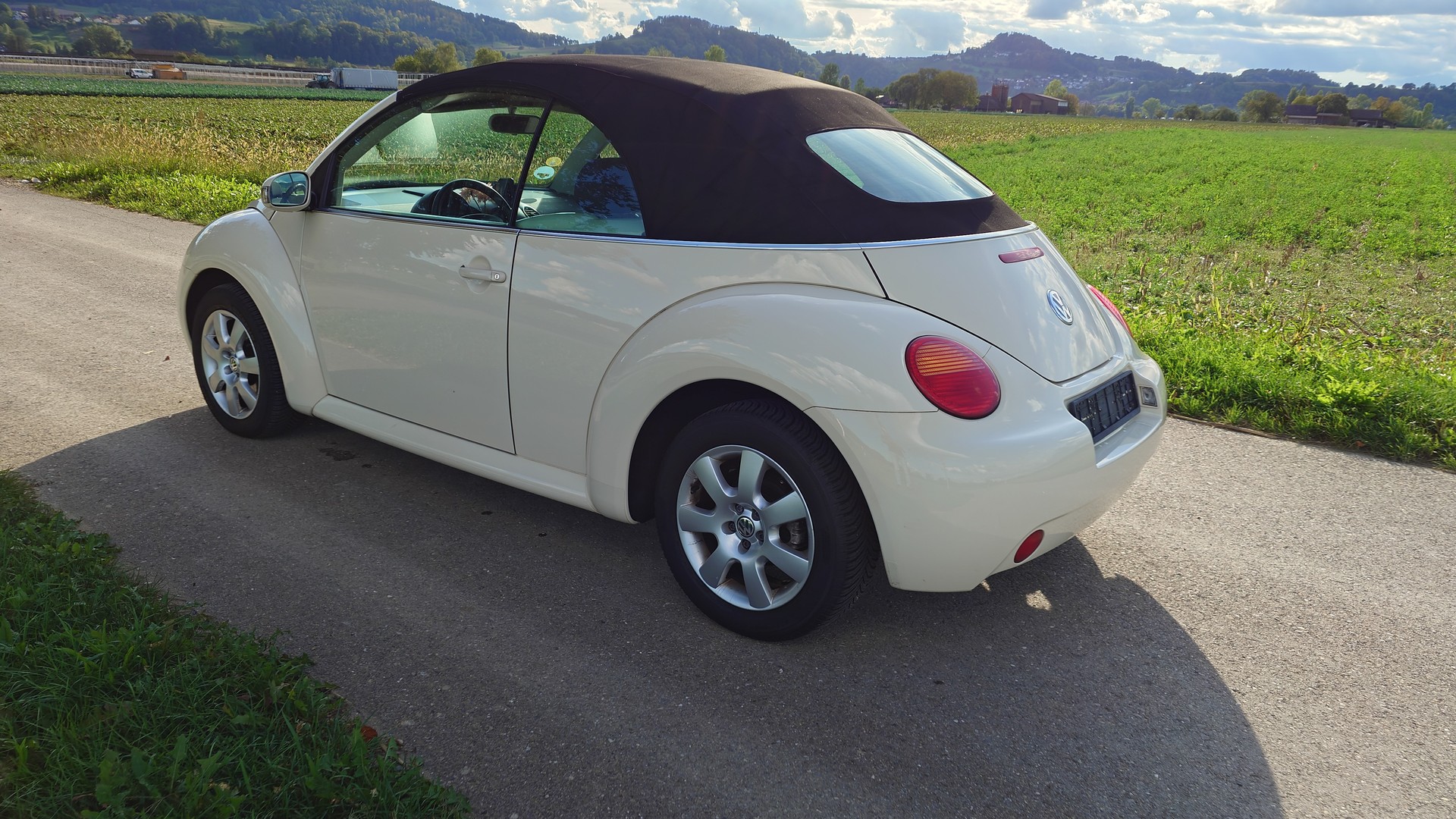 VW Beetle Cabrio 1.6-image-2