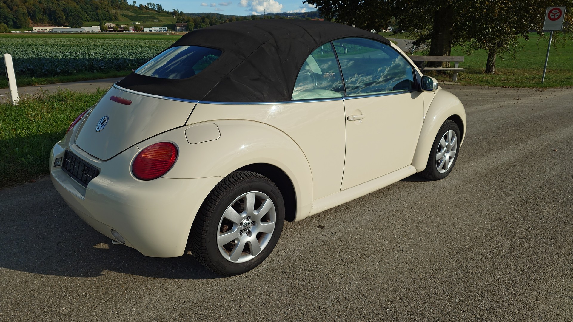 VW Beetle Cabrio 1.6-image-5