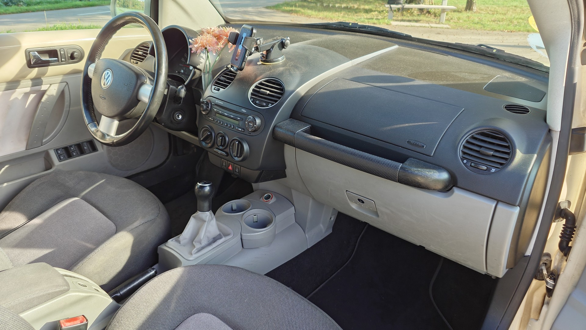 VW Beetle Cabrio 1.6-image-10
