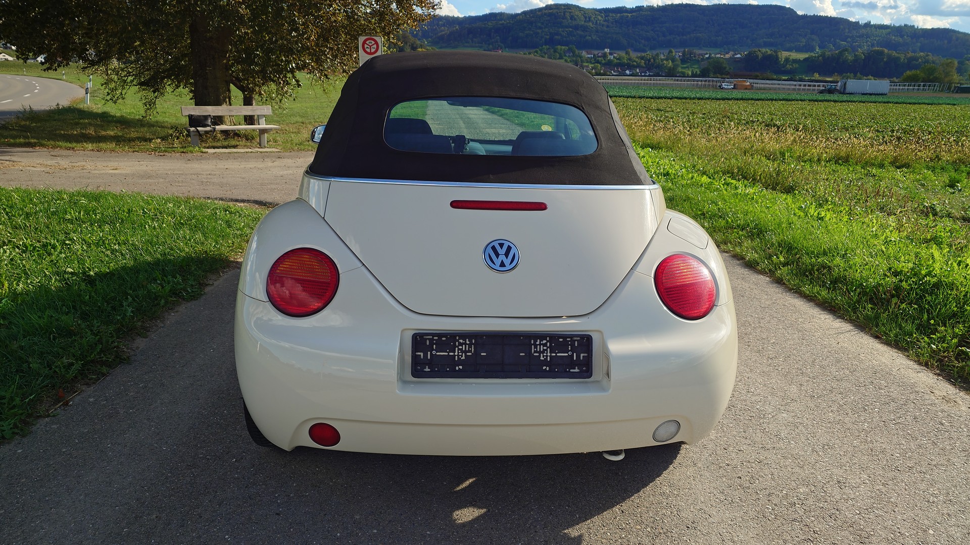 VW Beetle Cabrio 1.6-image-3