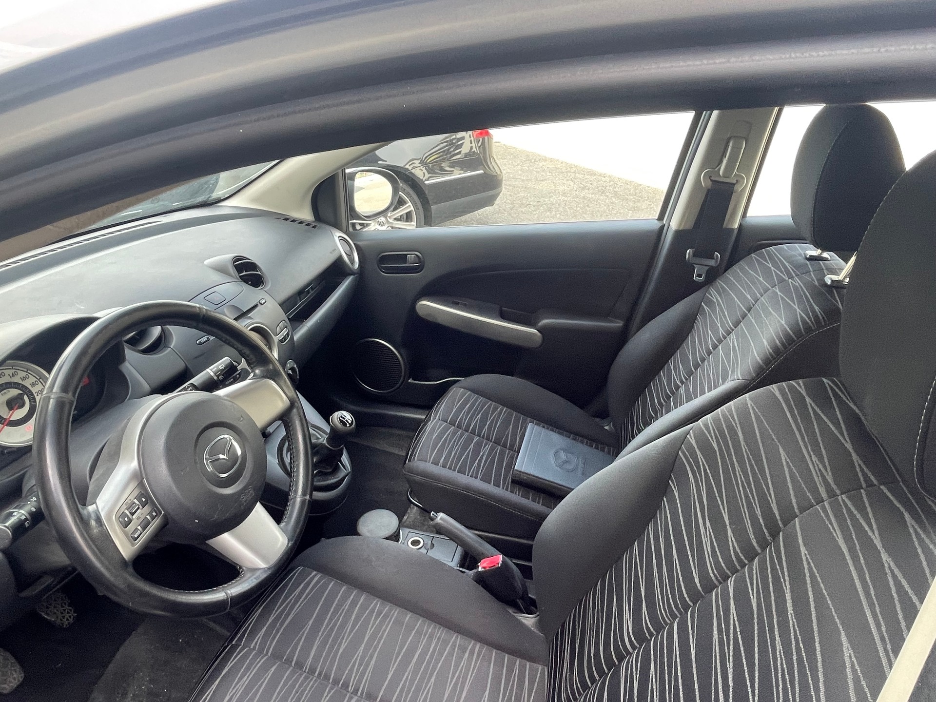 MAZDA 2 1.3i 16V Exclusive-image-6