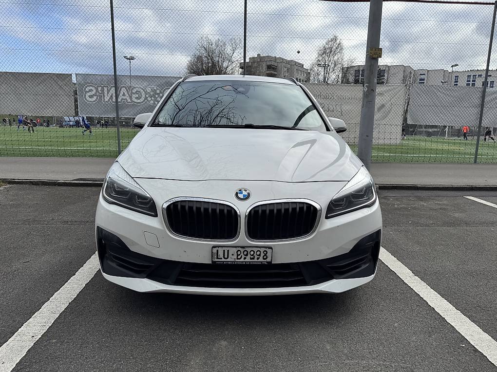 BMW 216d-image-1