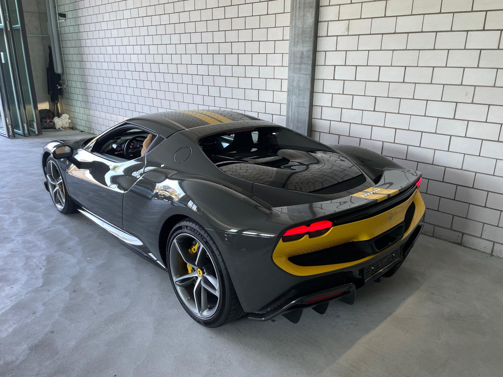 FERRARI 296 GTB Vollausstattung inkl. Assetto Fiorano Paket & Full Carbon-image-5