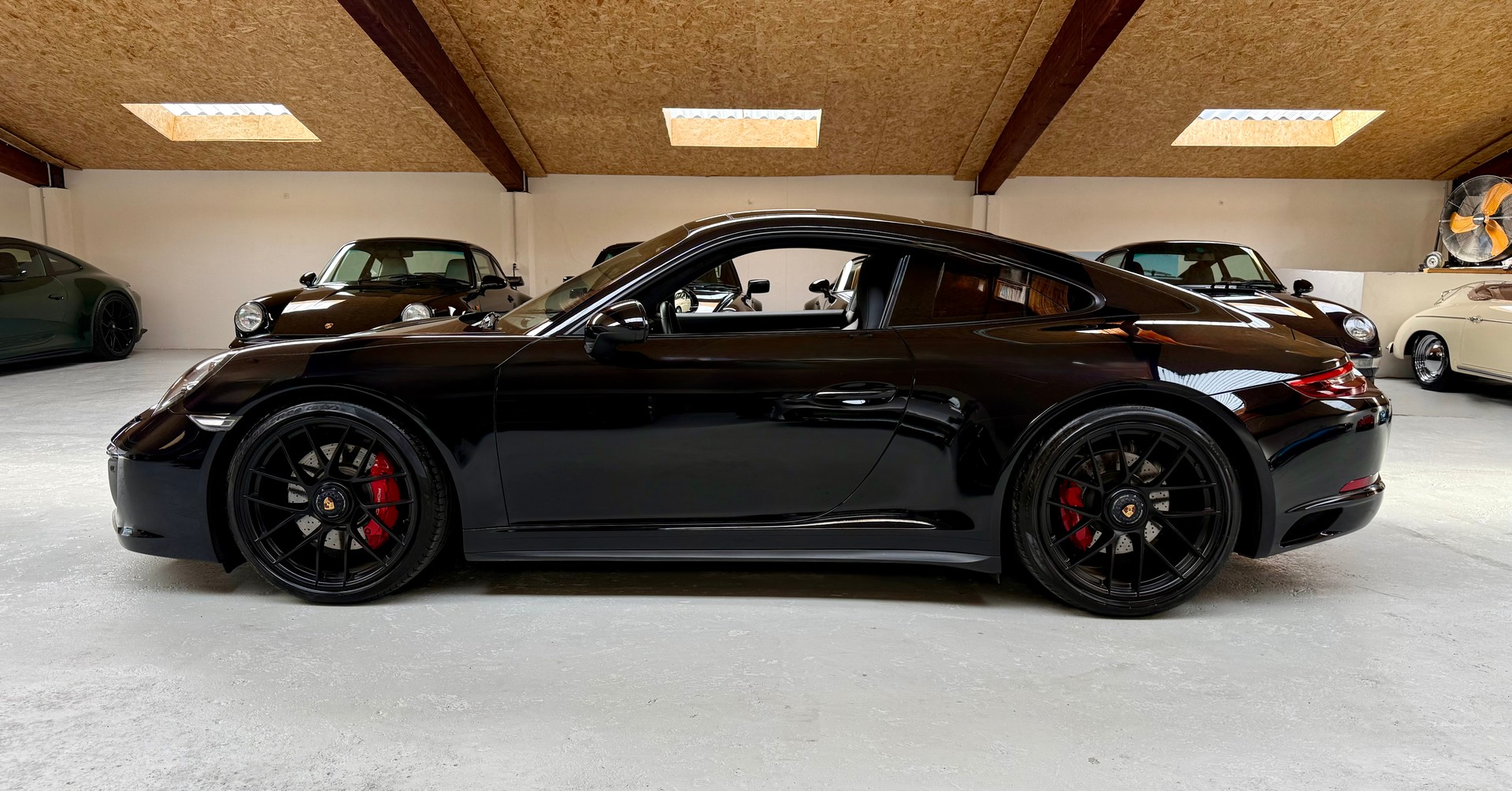 PORSCHE 911 Carrera 4 GTS PDK-image-1