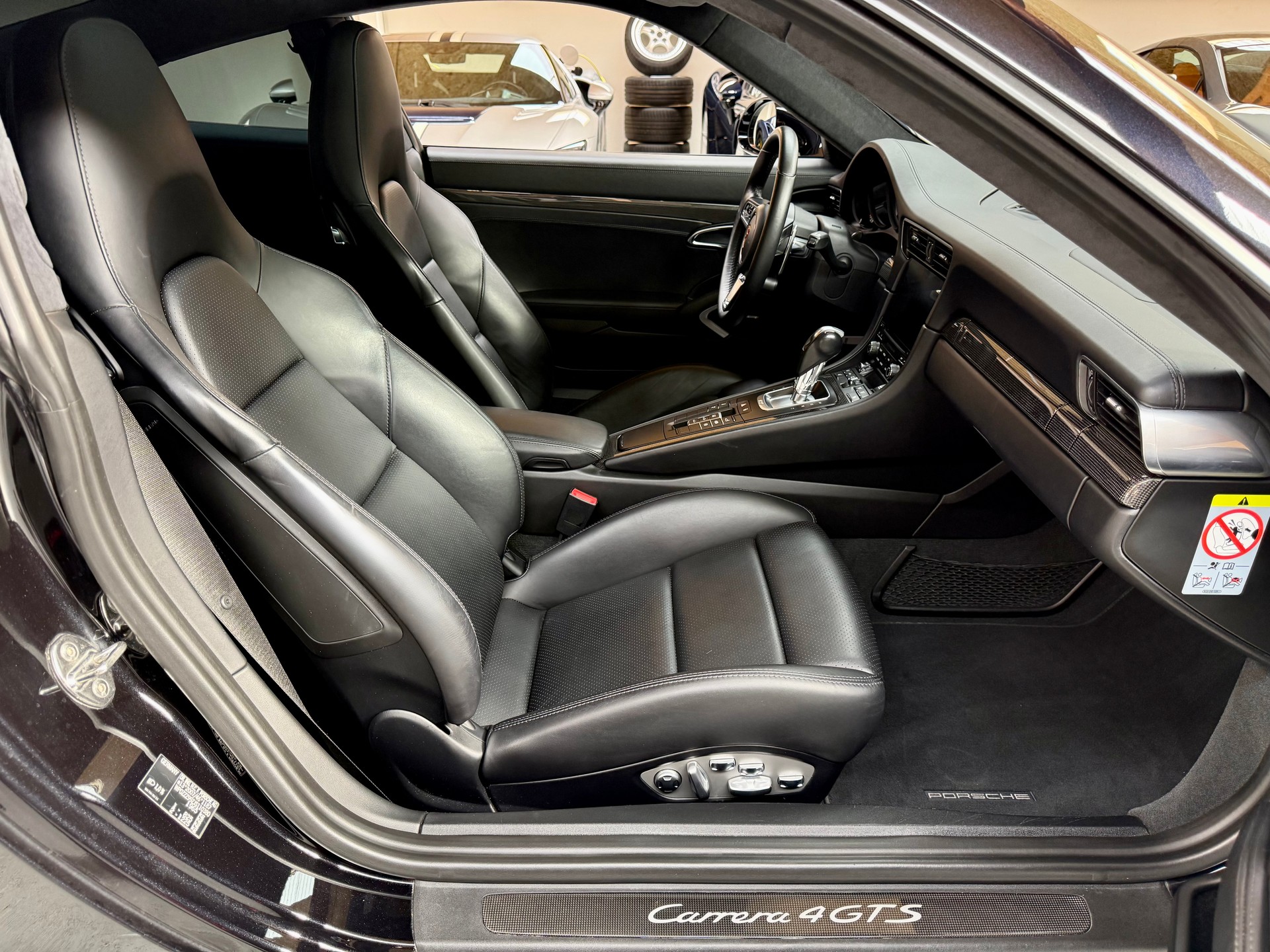 PORSCHE 911 Carrera 4 GTS PDK-image-9