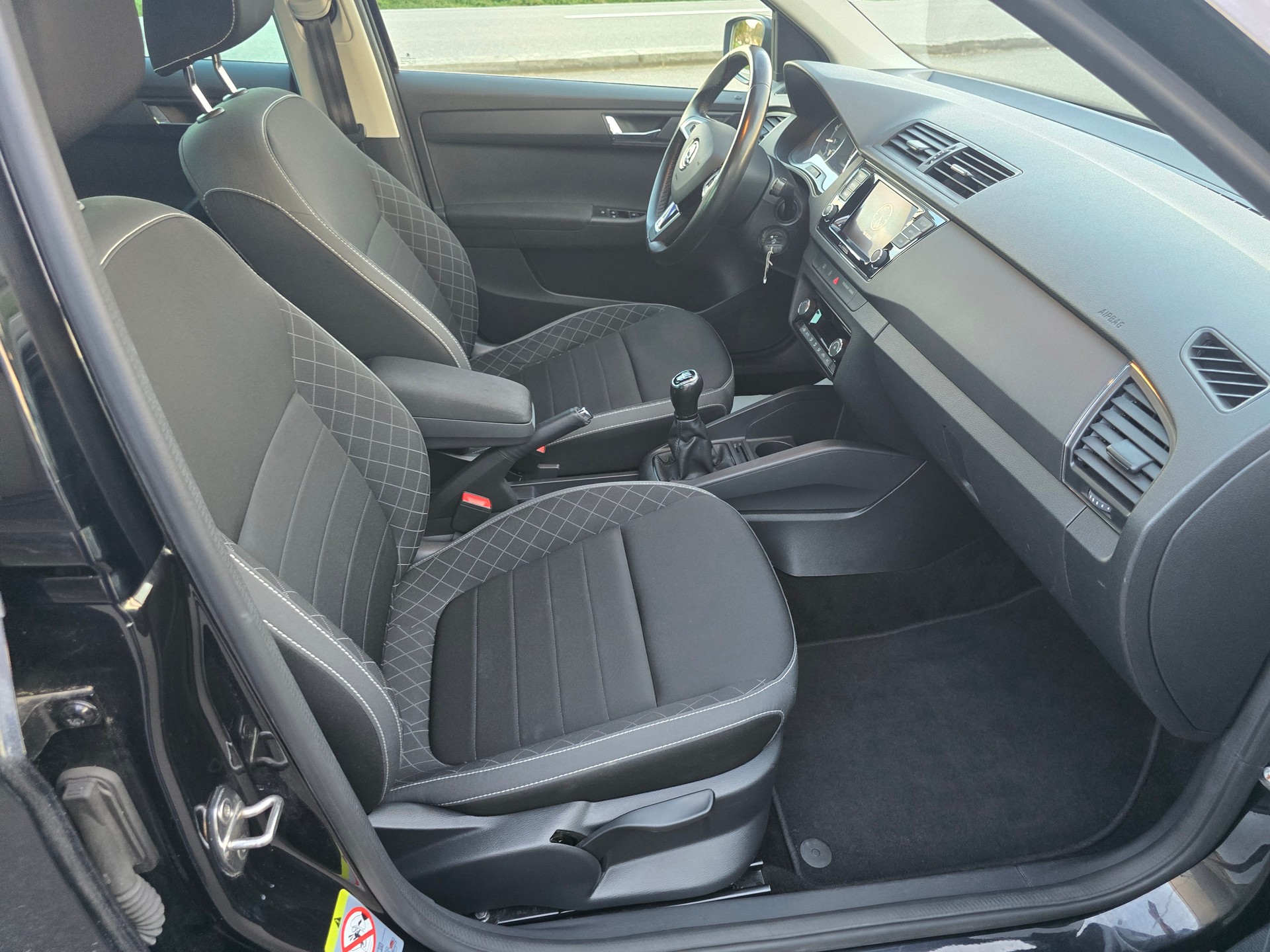SKODA Fabia 1.0 TSI Ambition-image-10