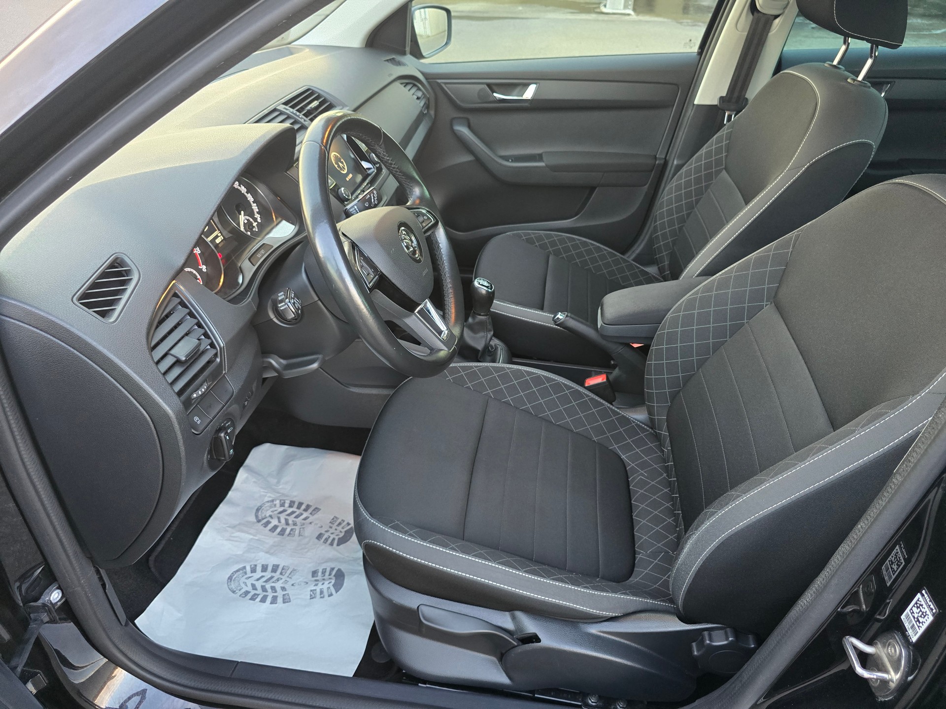 SKODA Fabia 1.0 TSI Ambition-image-6