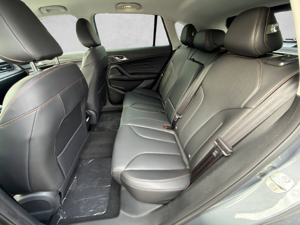 MG HS 1.5 Hybrid Luxury-image-6