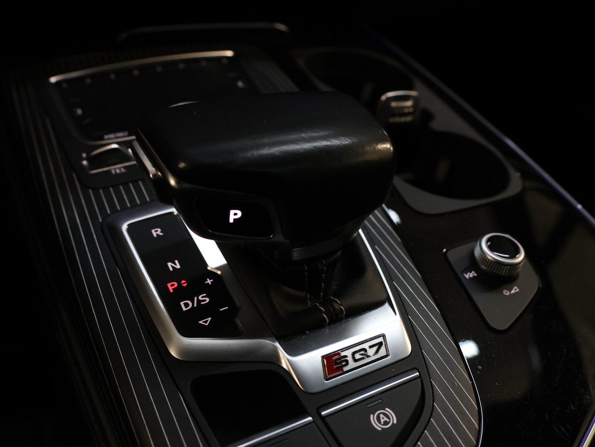 AUDI SQ7 4.0 TDI quattro tiptronic *KERAMIK-BREMSEN*7-SITZER*-image-27