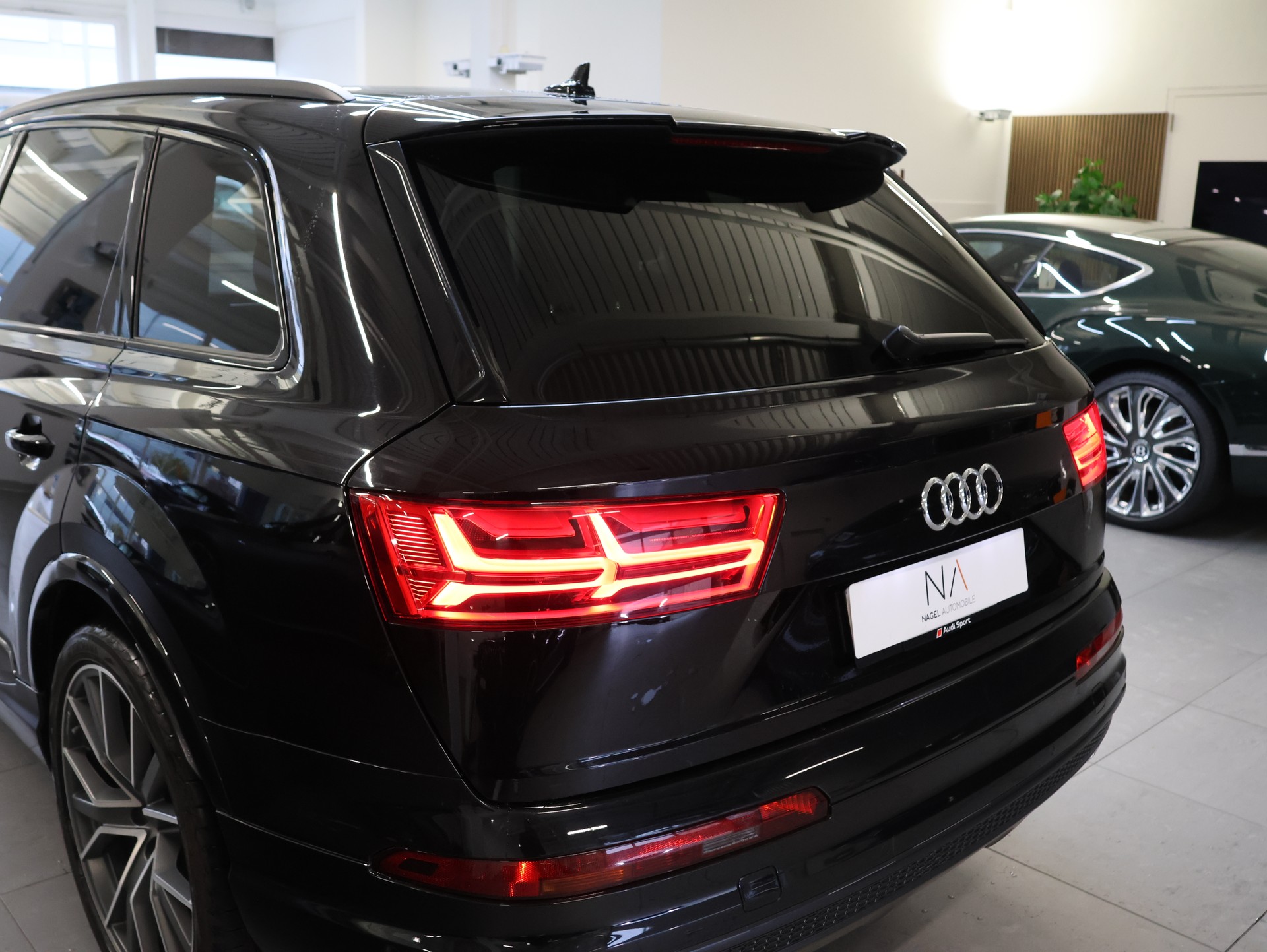 AUDI SQ7 4.0 TDI quattro tiptronic *KERAMIK-BREMSEN*7-SITZER*-image-5