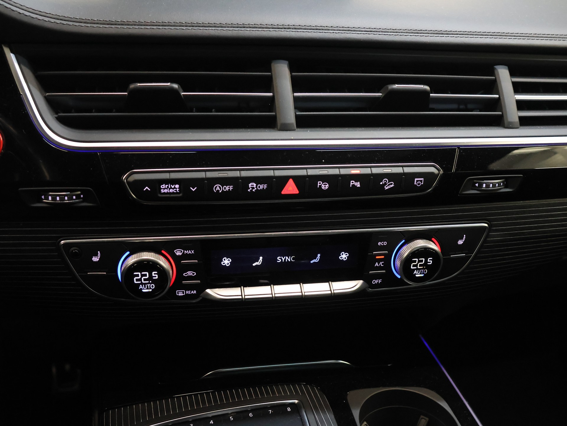 AUDI SQ7 4.0 TDI quattro tiptronic *KERAMIK-BREMSEN*7-SITZER*-image-25