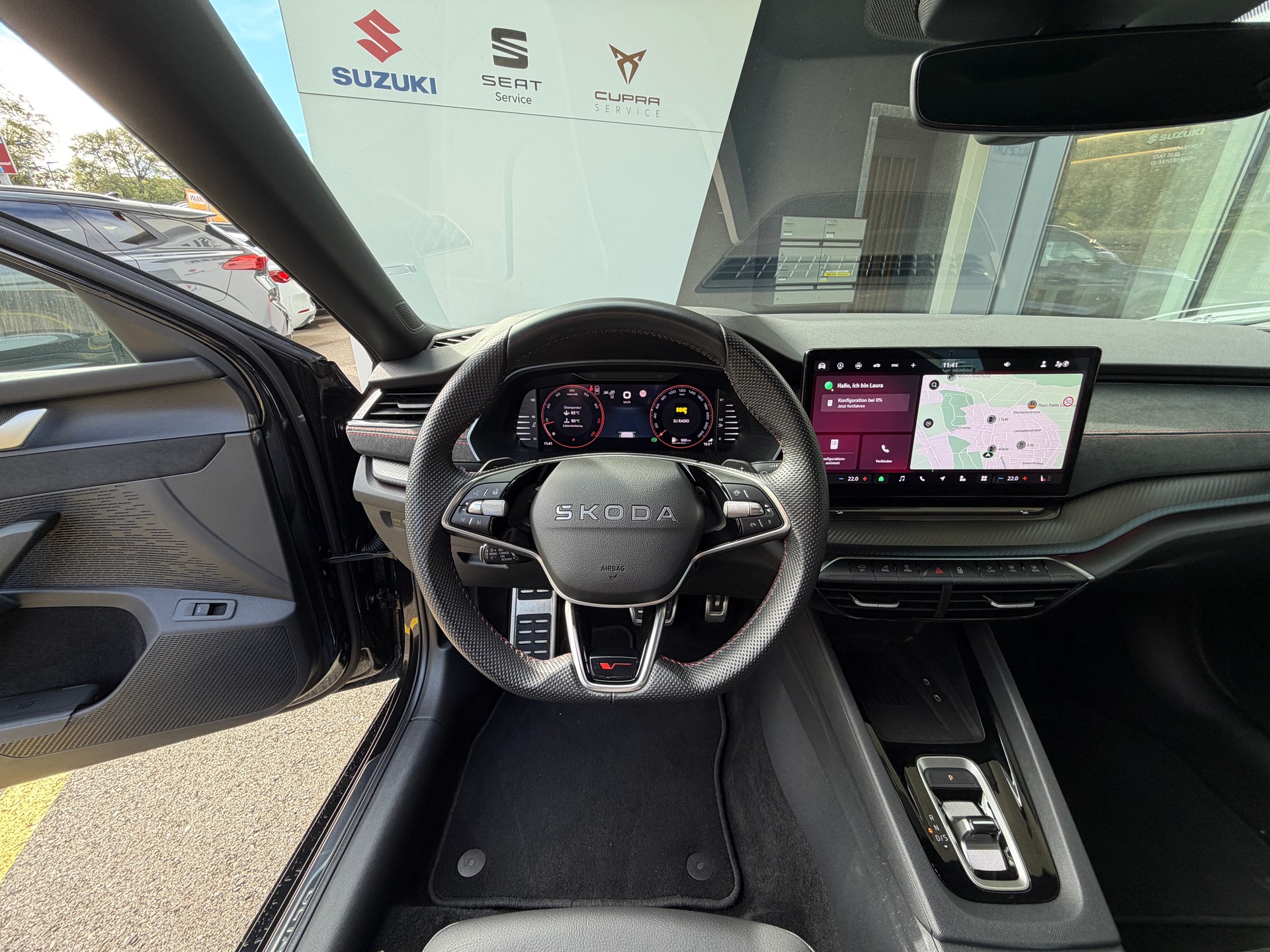 SKODA Octavia Combi 2.0 TSI DSG RS-image-11