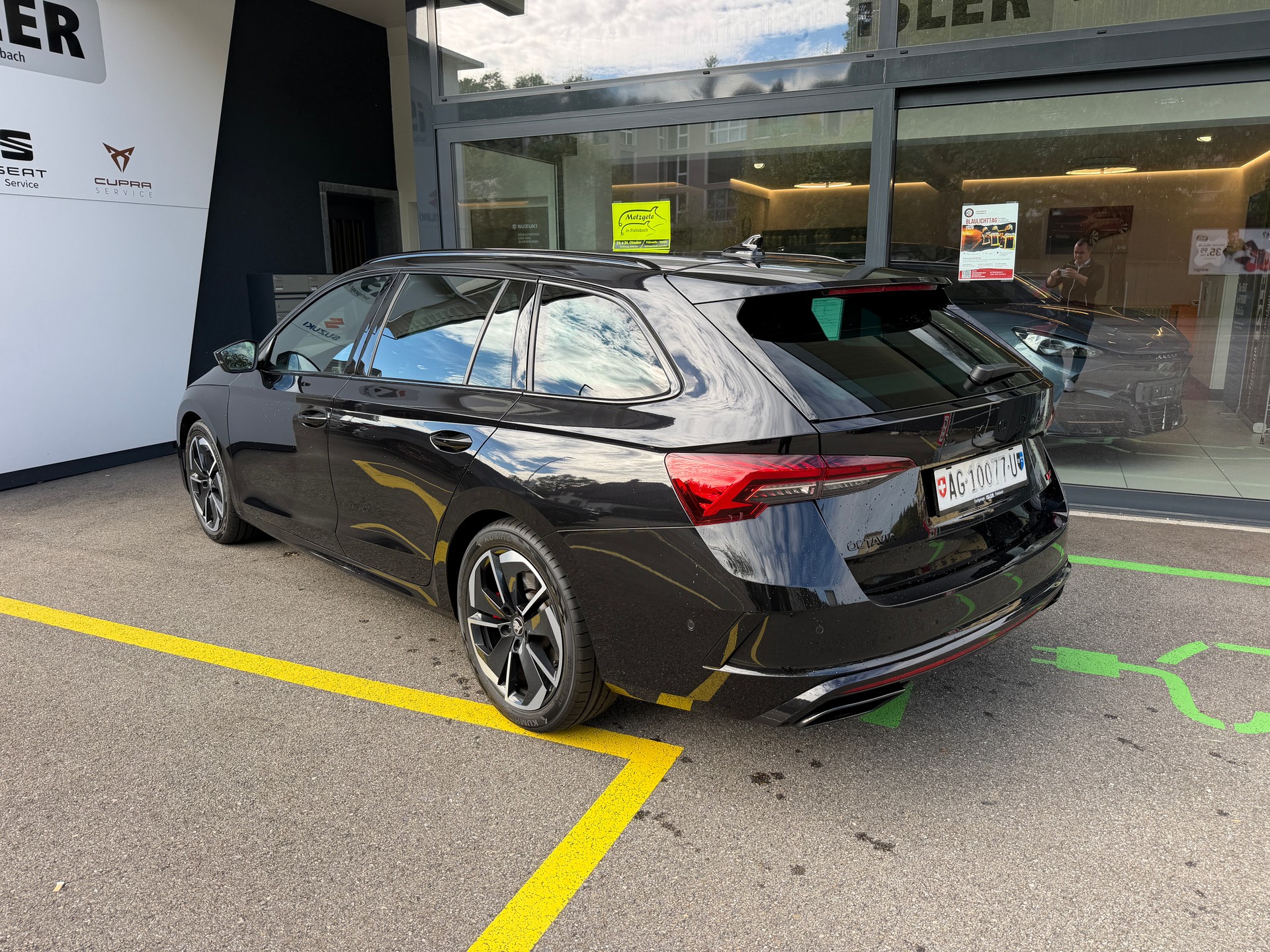 SKODA Octavia Combi 2.0 TSI DSG RS-image-3