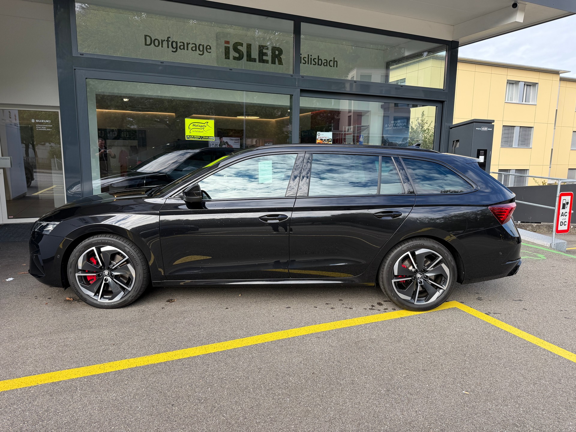 SKODA Octavia Combi 2.0 TSI DSG RS-image-4