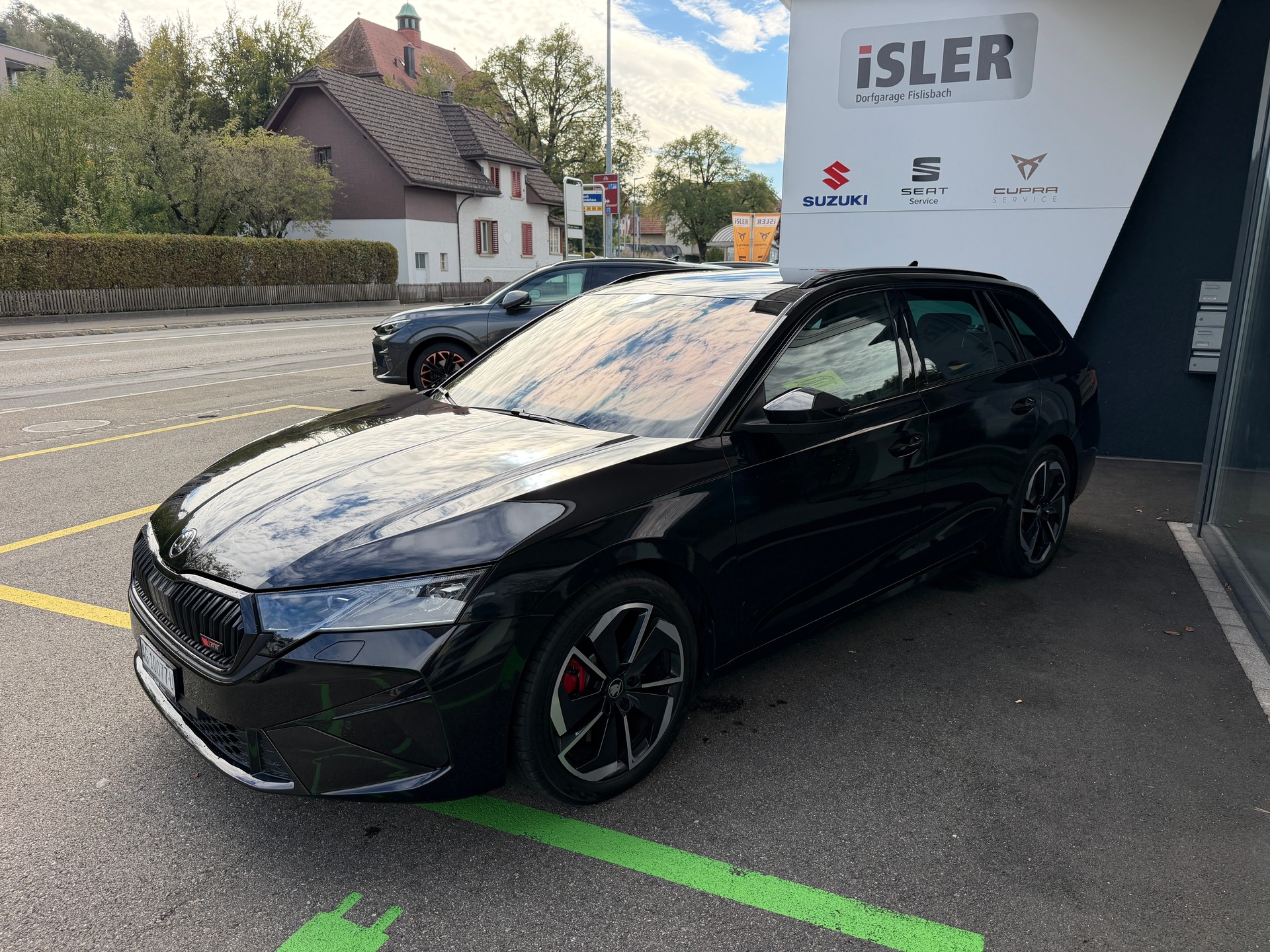 SKODA Octavia Combi 2.0 TSI DSG RS-image-2