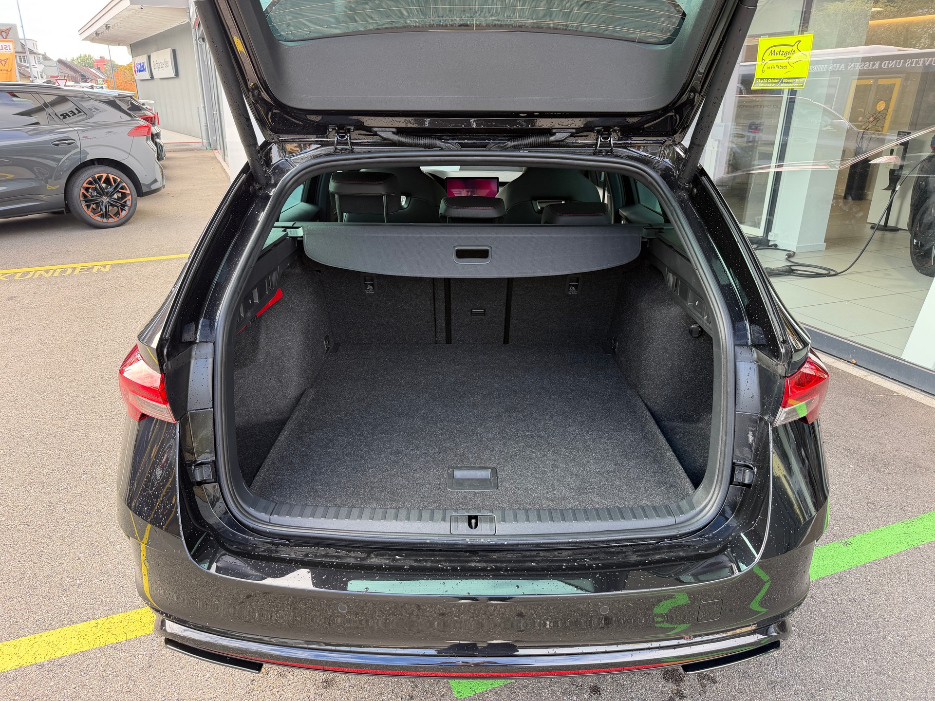 SKODA Octavia Combi 2.0 TSI DSG RS-image-6