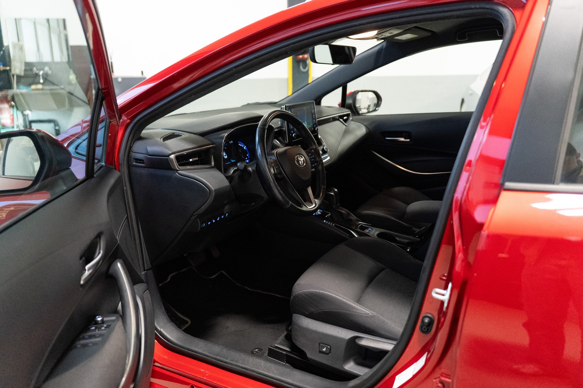 TOYOTA Corolla Touring Sports 1.8 HSD Comfort e-CVT-image-11